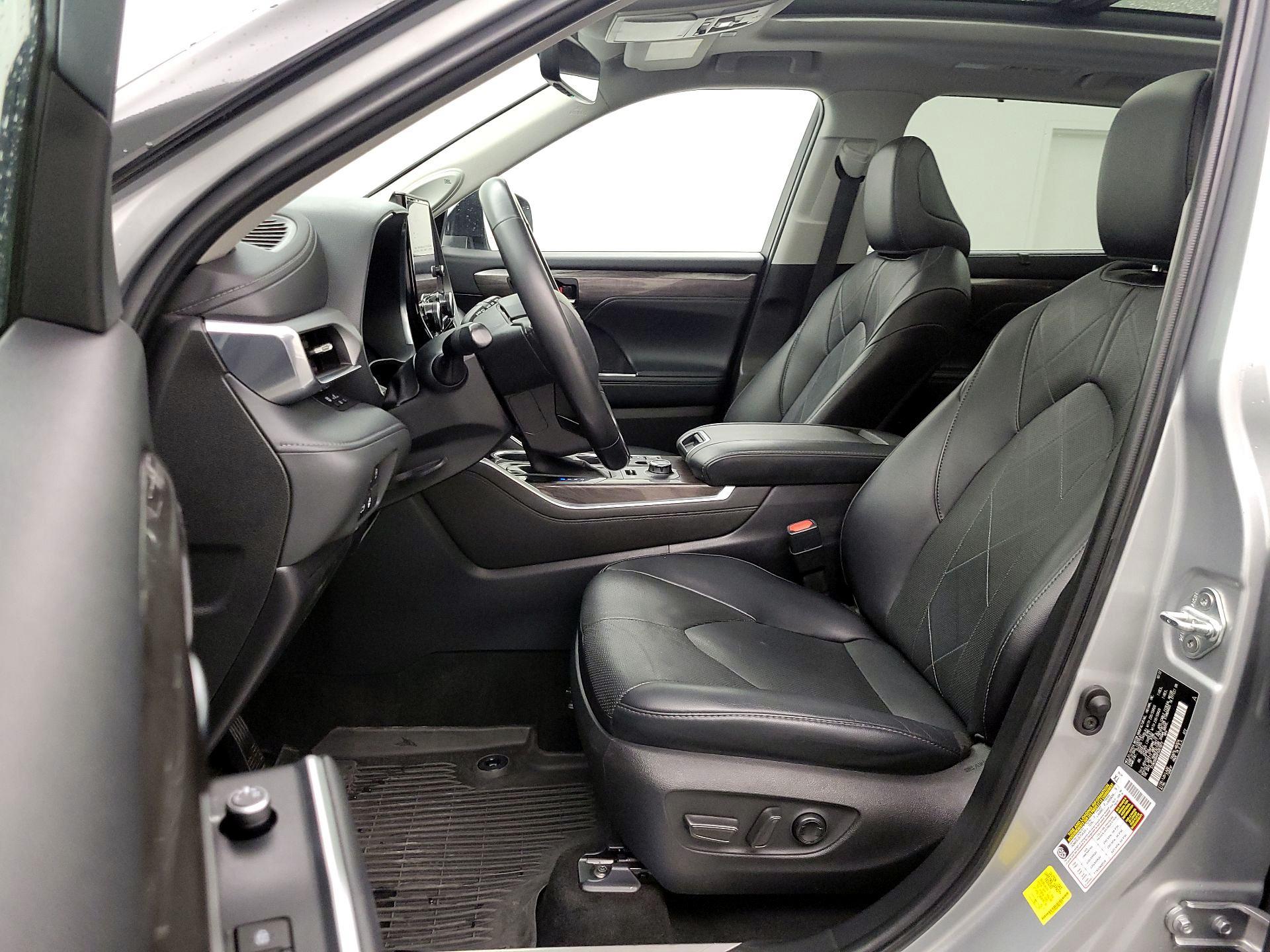 Thumbnail: 2023 Toyota Highlander - 11