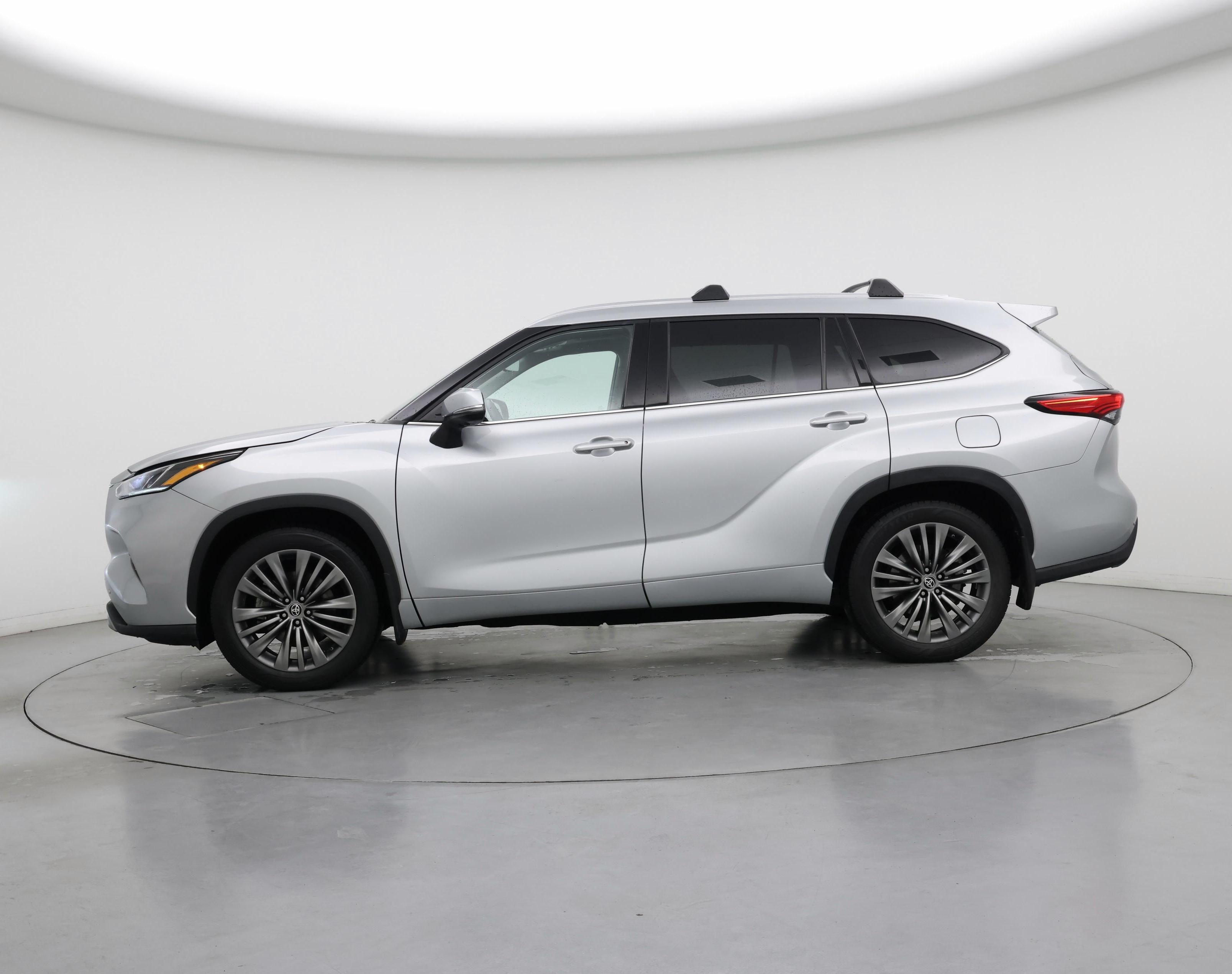 Thumbnail: 2023 Toyota Highlander - 3