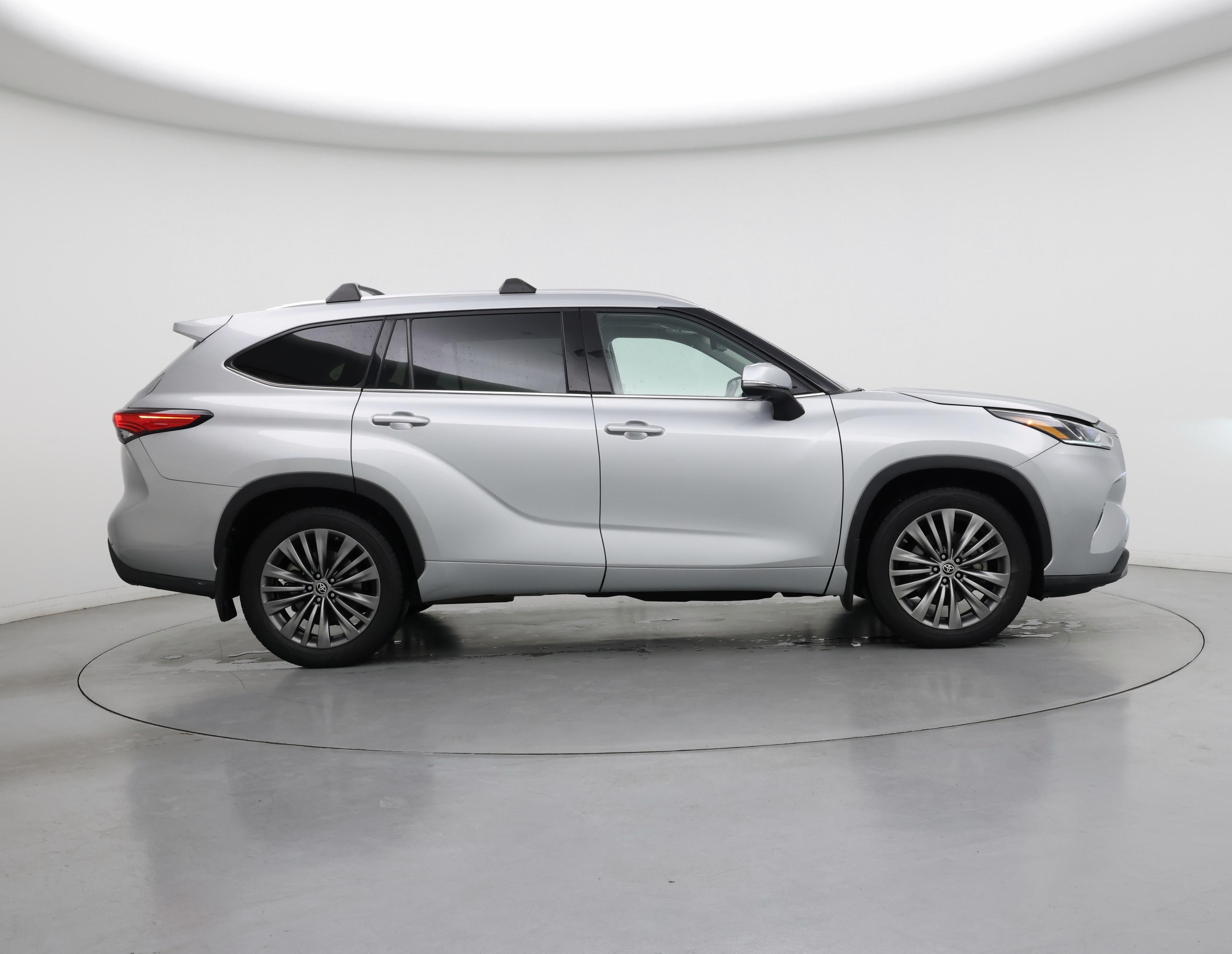 Thumbnail: 2023 Toyota Highlander - 7