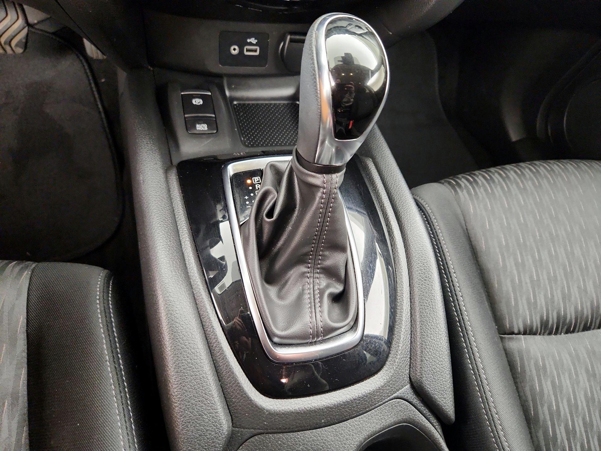 Thumbnail: 2019 Nissan Rogue - 17