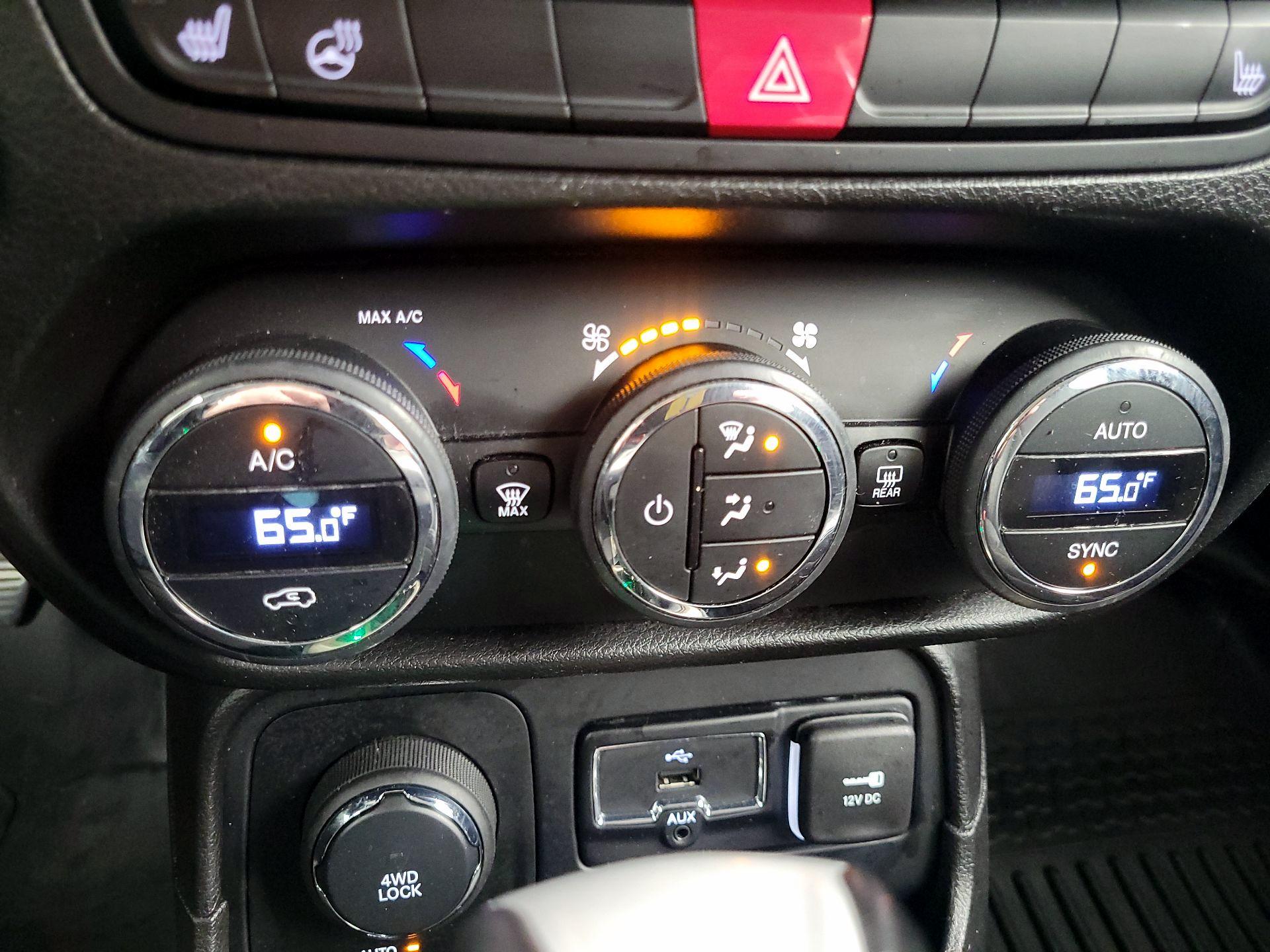 Thumbnail: 2016 Jeep Renegade - 16