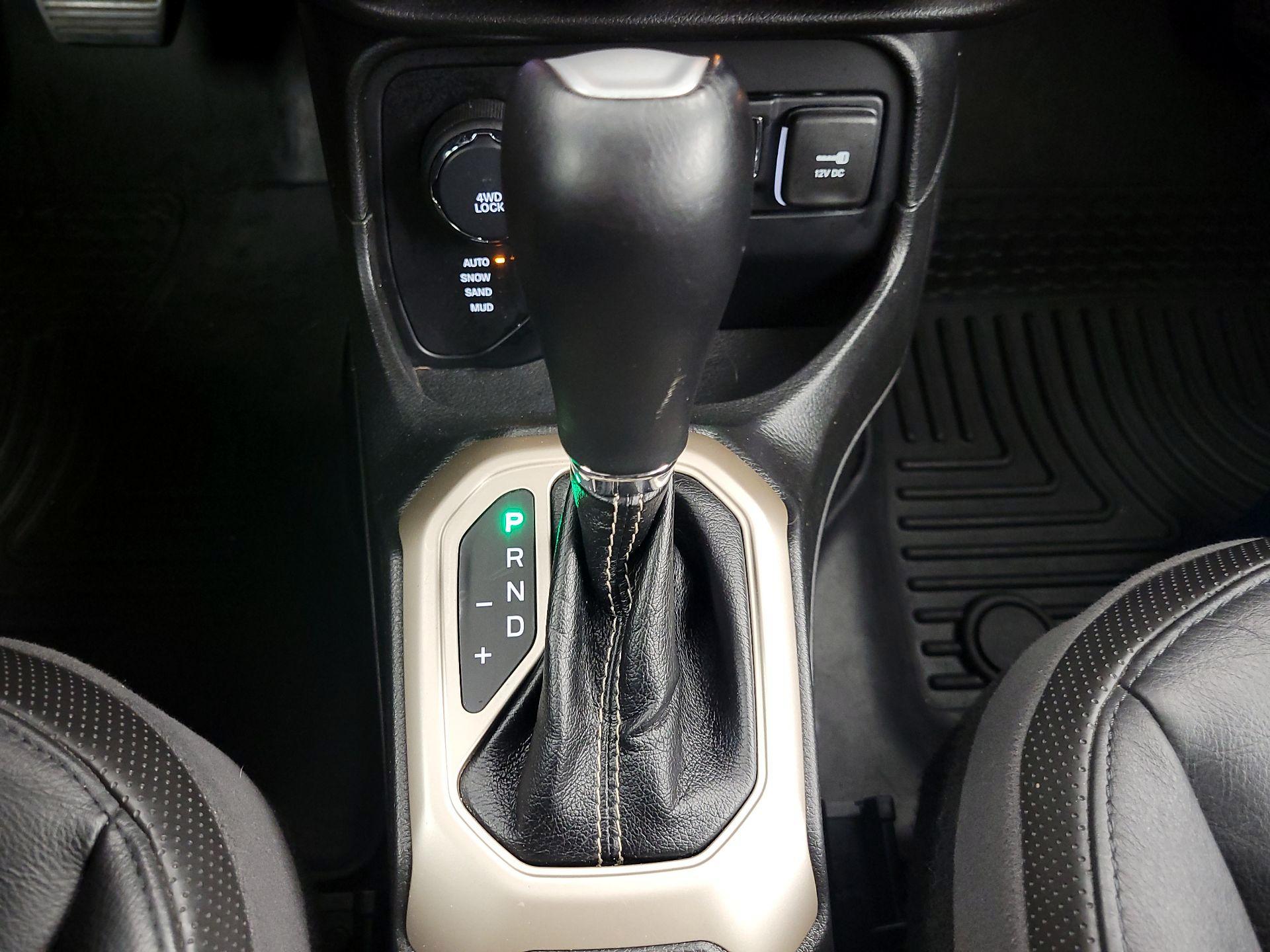 Thumbnail: 2016 Jeep Renegade - 17