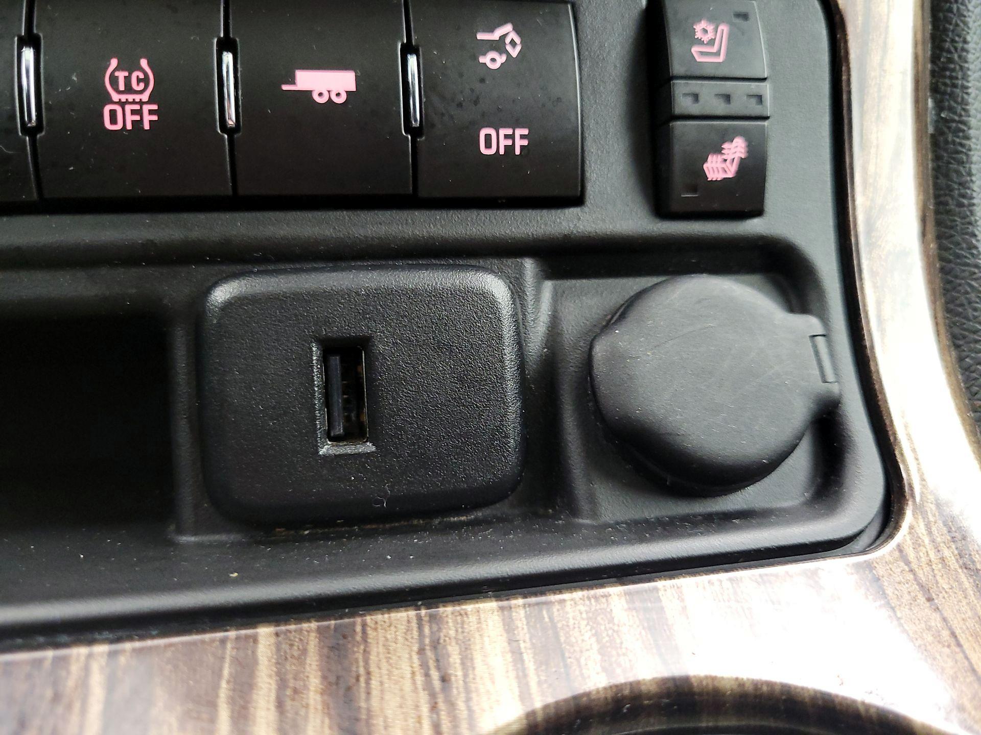 Thumbnail: 2015 GMC Acadia - 19