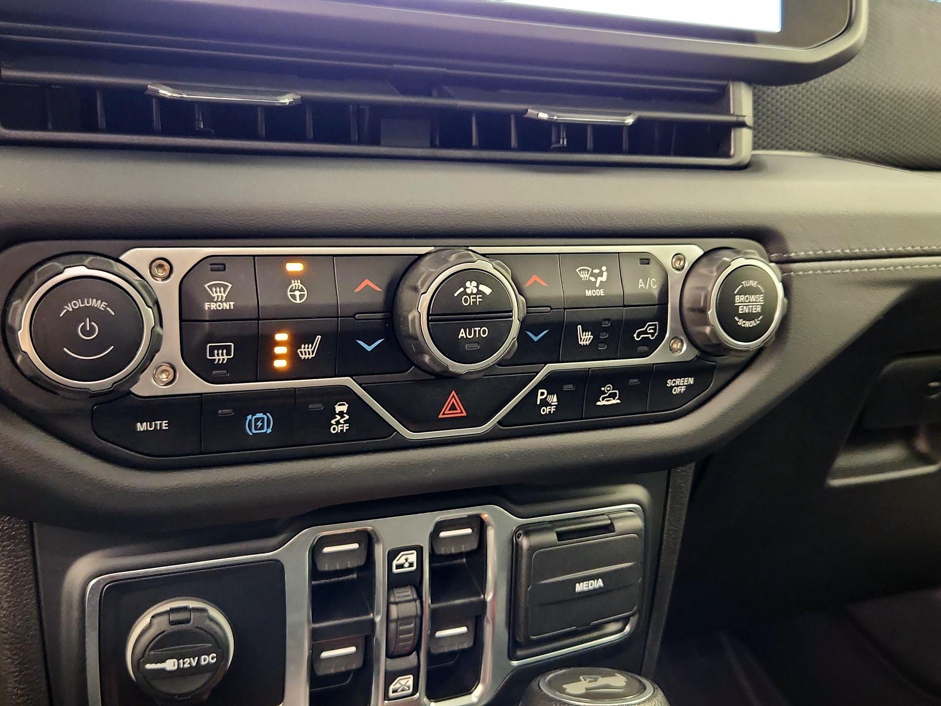 Thumbnail: 2024 Jeep Wrangler - 16