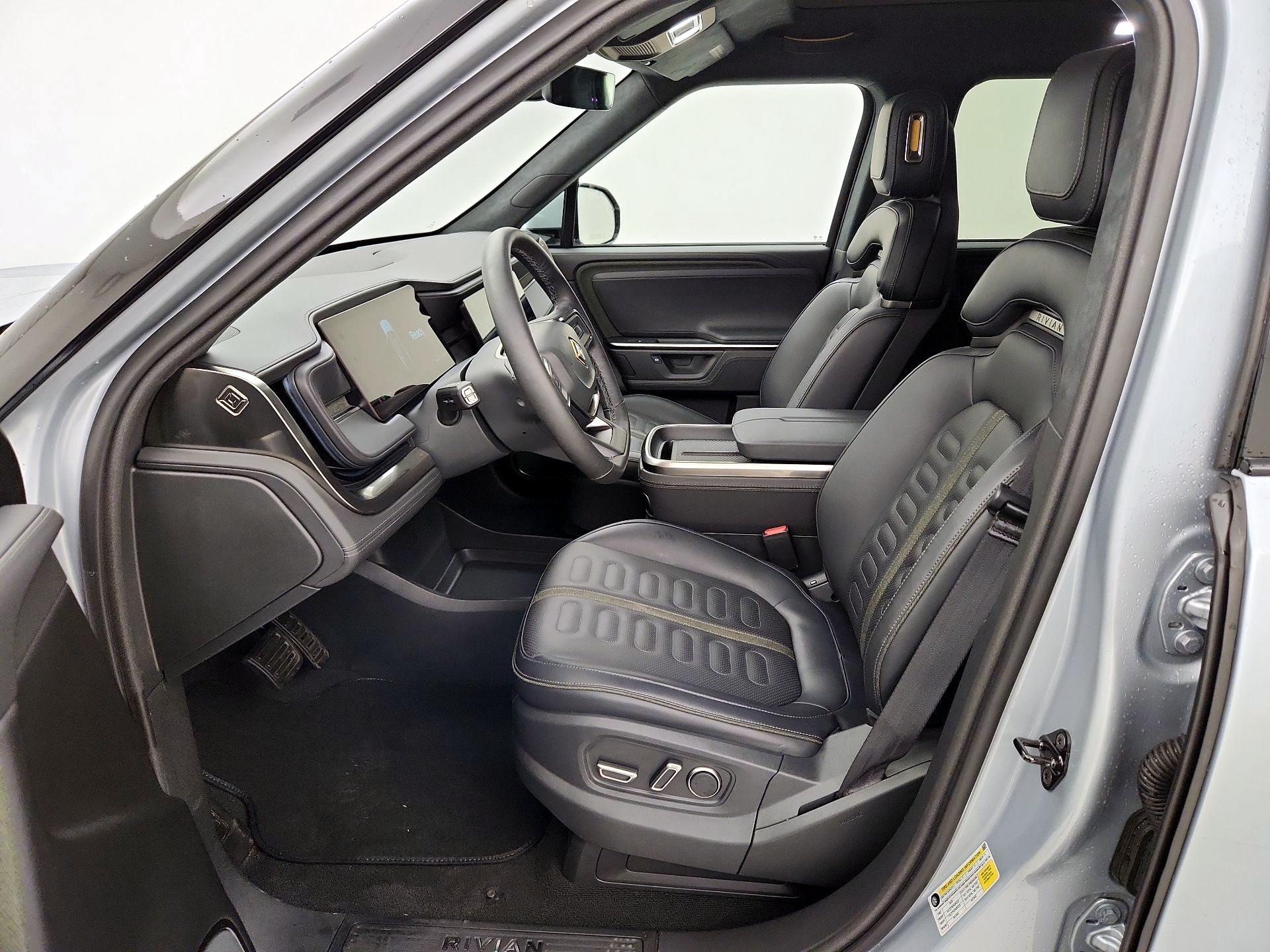 Thumbnail: 2025 Rivian R1S - 11
