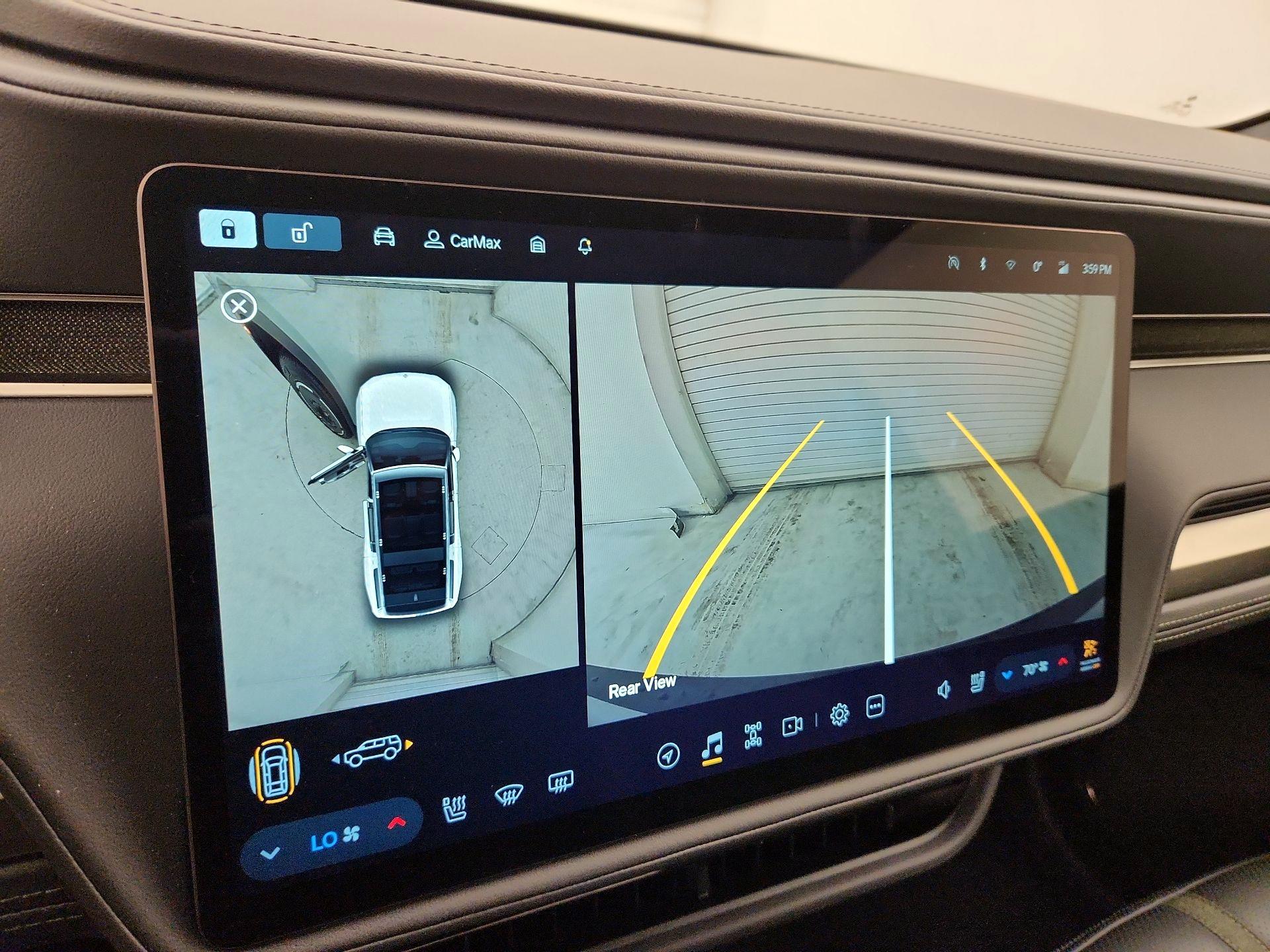 Thumbnail: 2025 Rivian R1S - 14