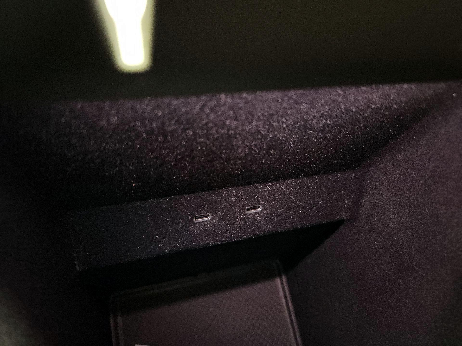 Thumbnail: 2025 Rivian R1S - 18