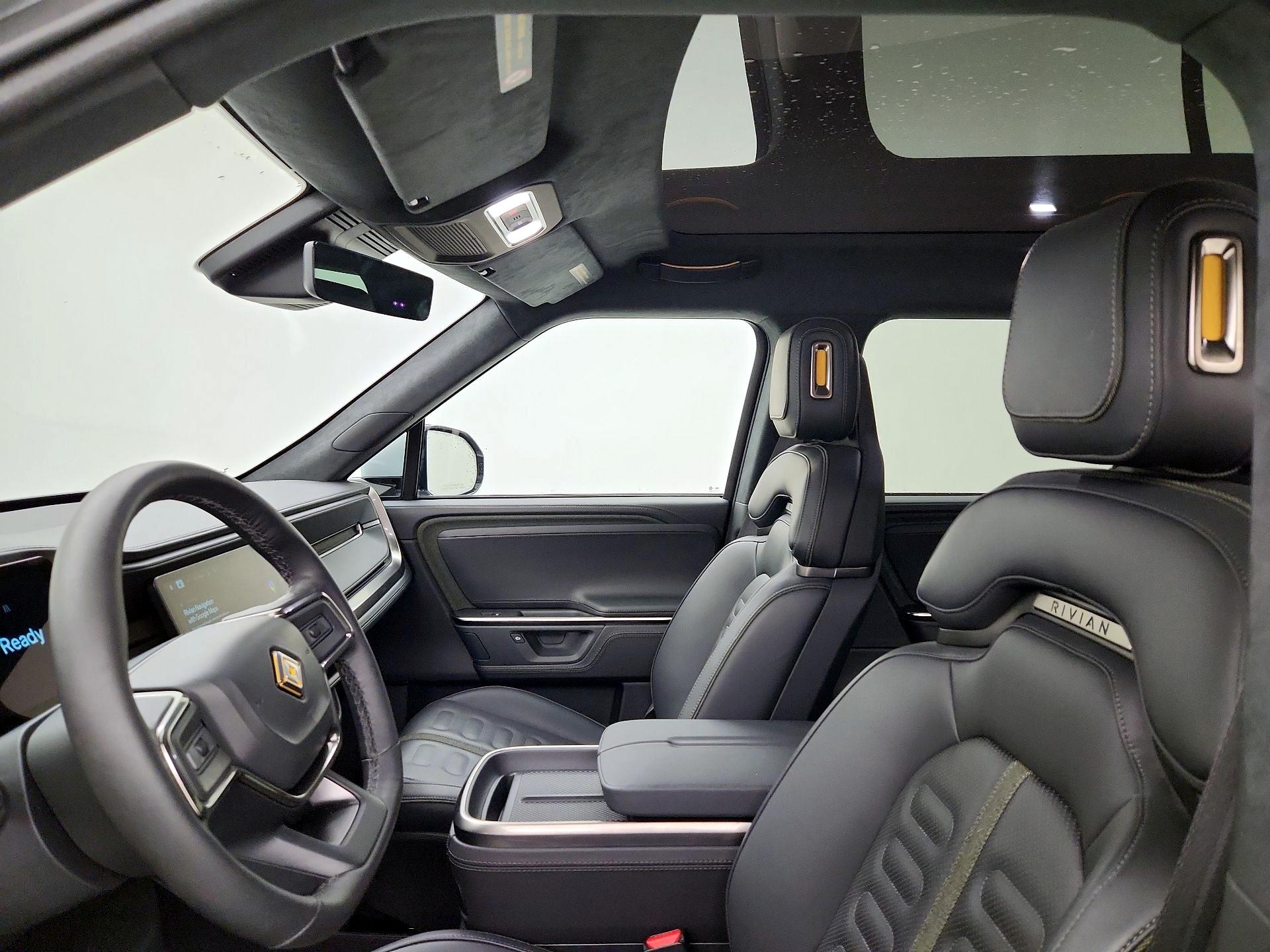 Thumbnail: 2025 Rivian R1S - 19