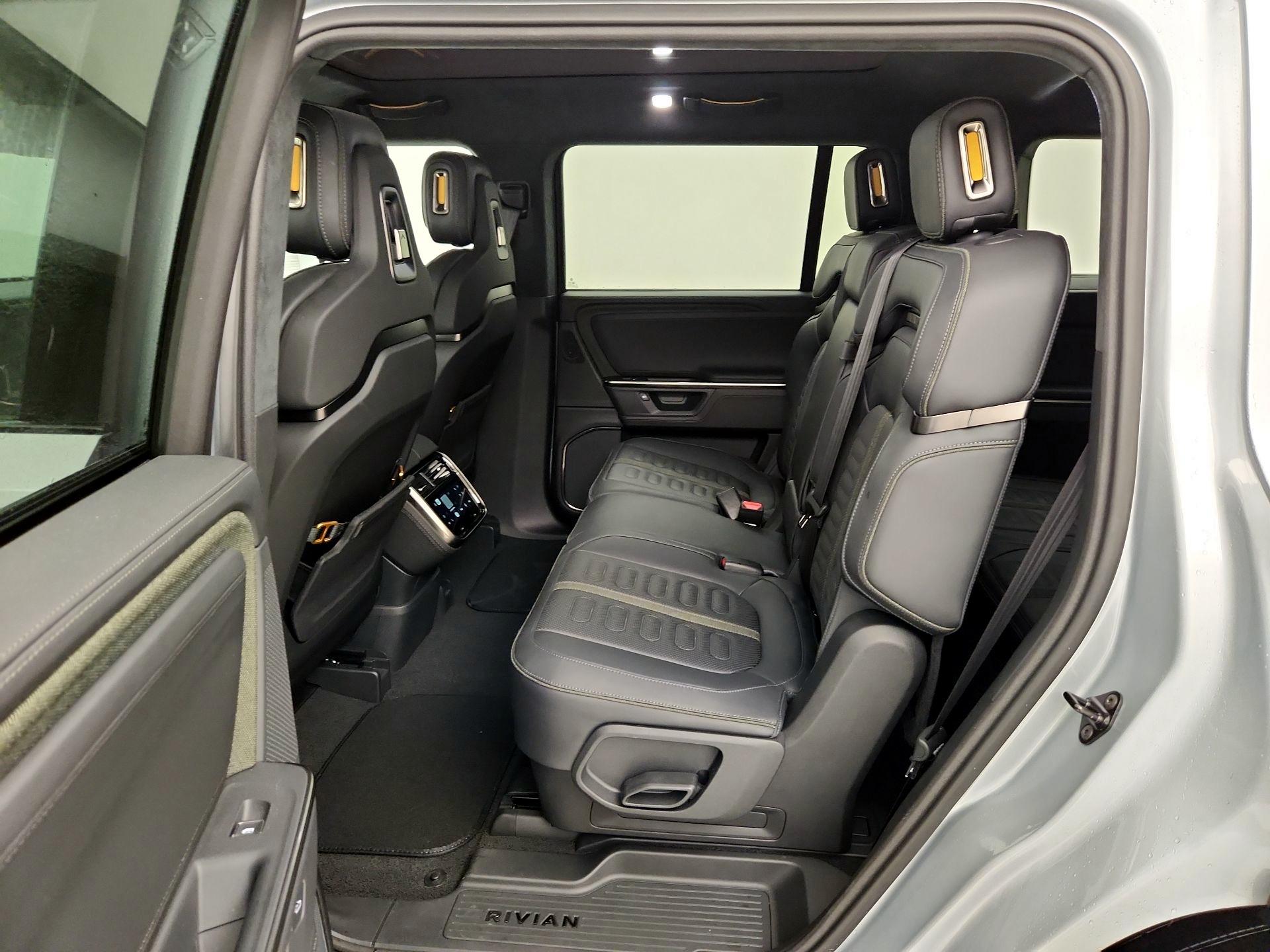 Thumbnail: 2025 Rivian R1S - 20