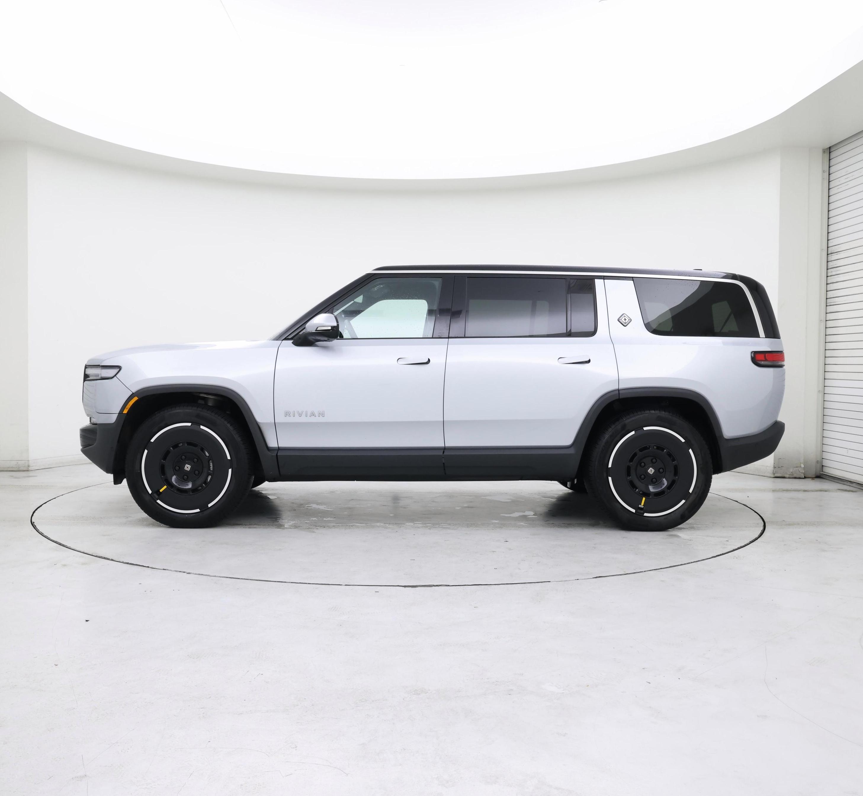 Thumbnail: 2025 Rivian R1S - 3