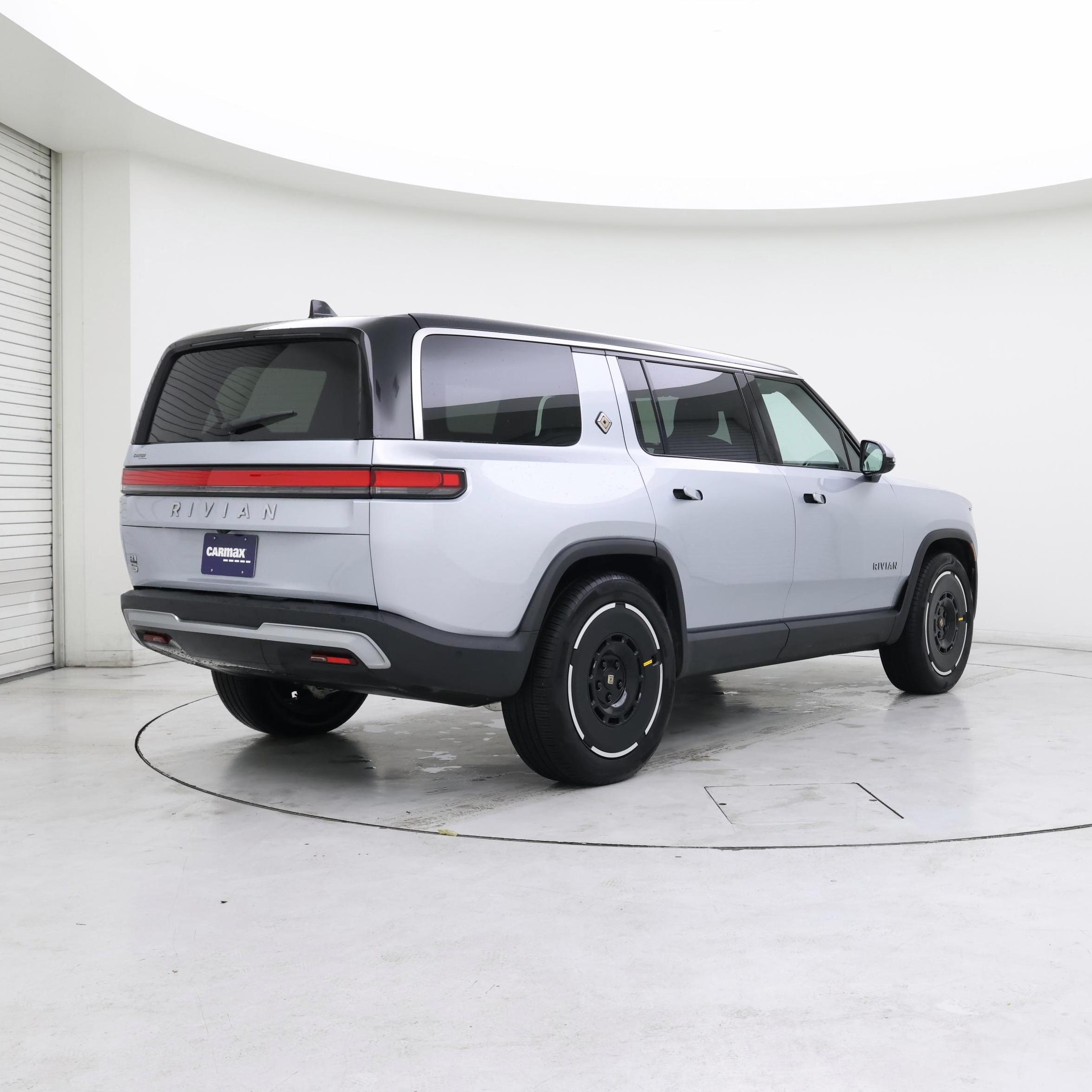 Thumbnail: 2025 Rivian R1S - 8