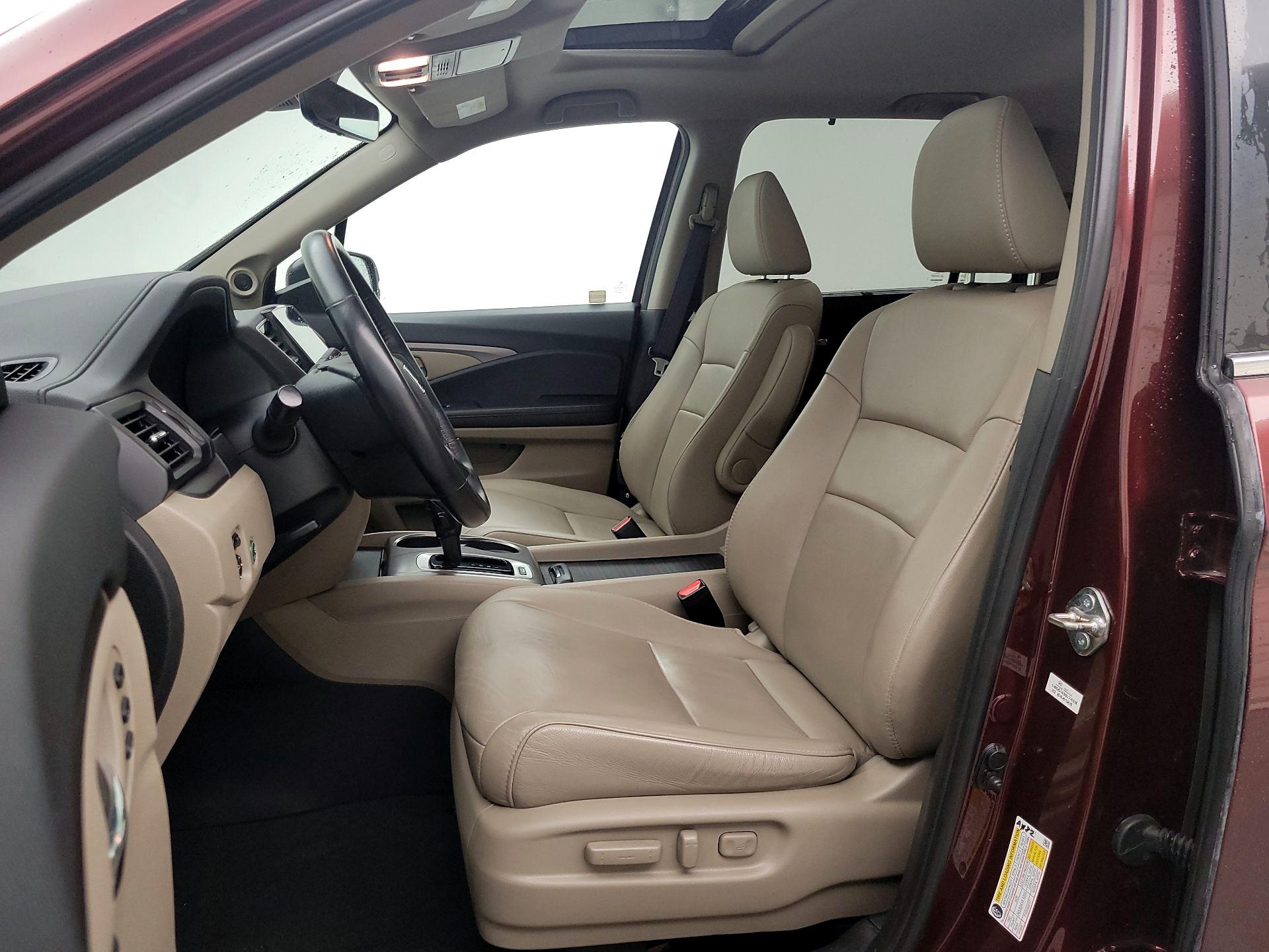 Thumbnail: 2019 Honda Pilot - 11