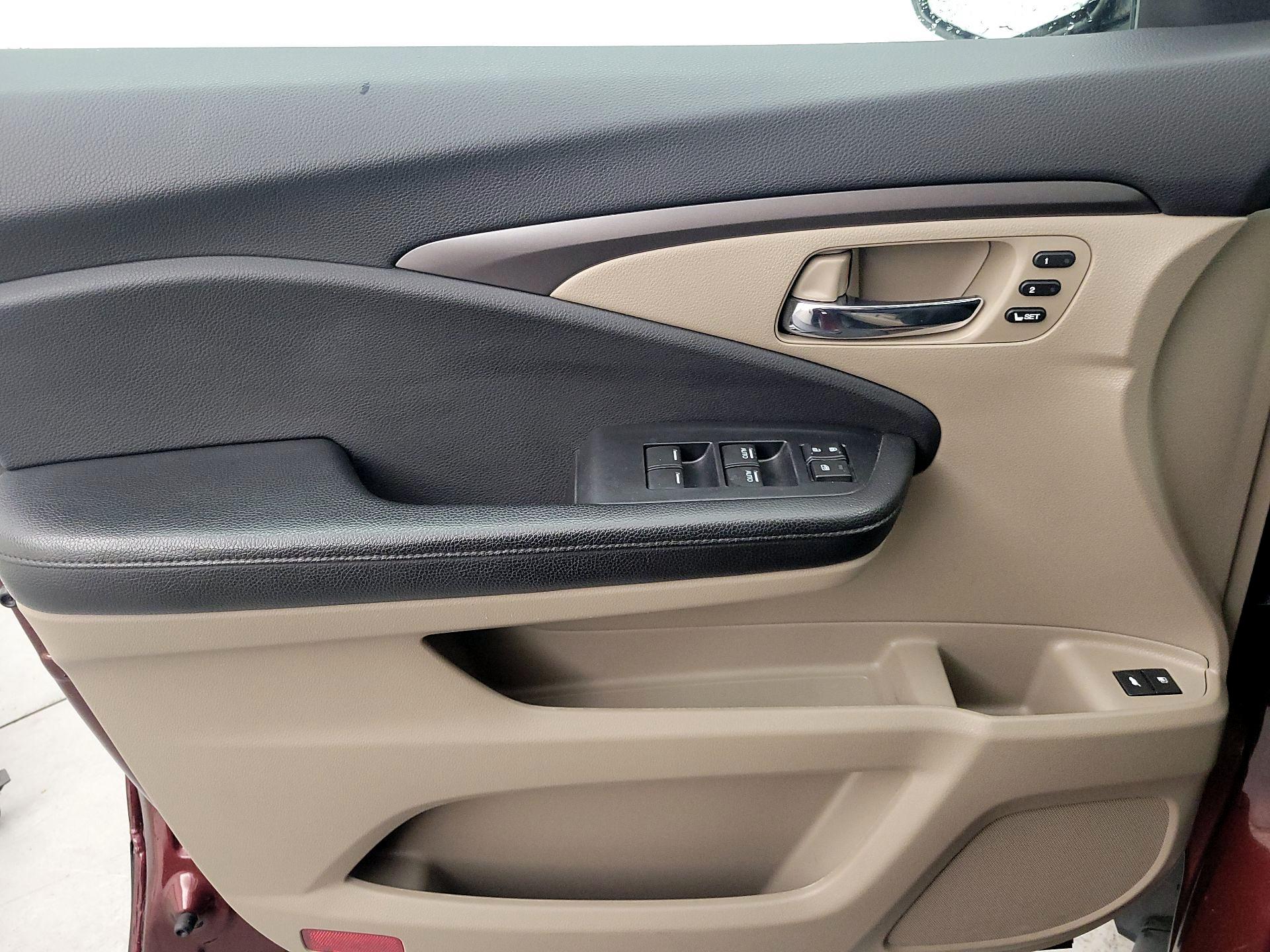 Thumbnail: 2019 Honda Pilot - 12