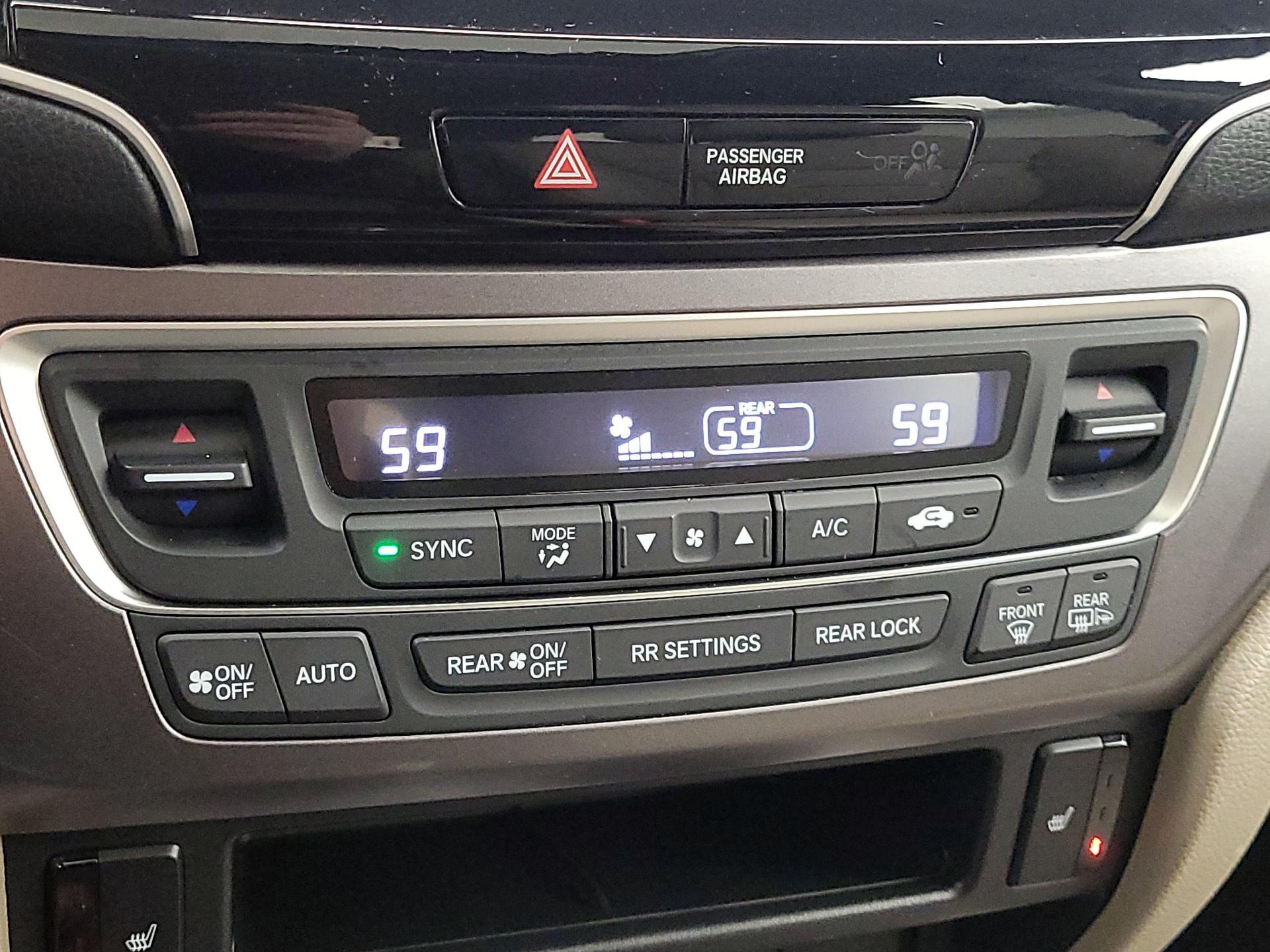 Thumbnail: 2019 Honda Pilot - 16