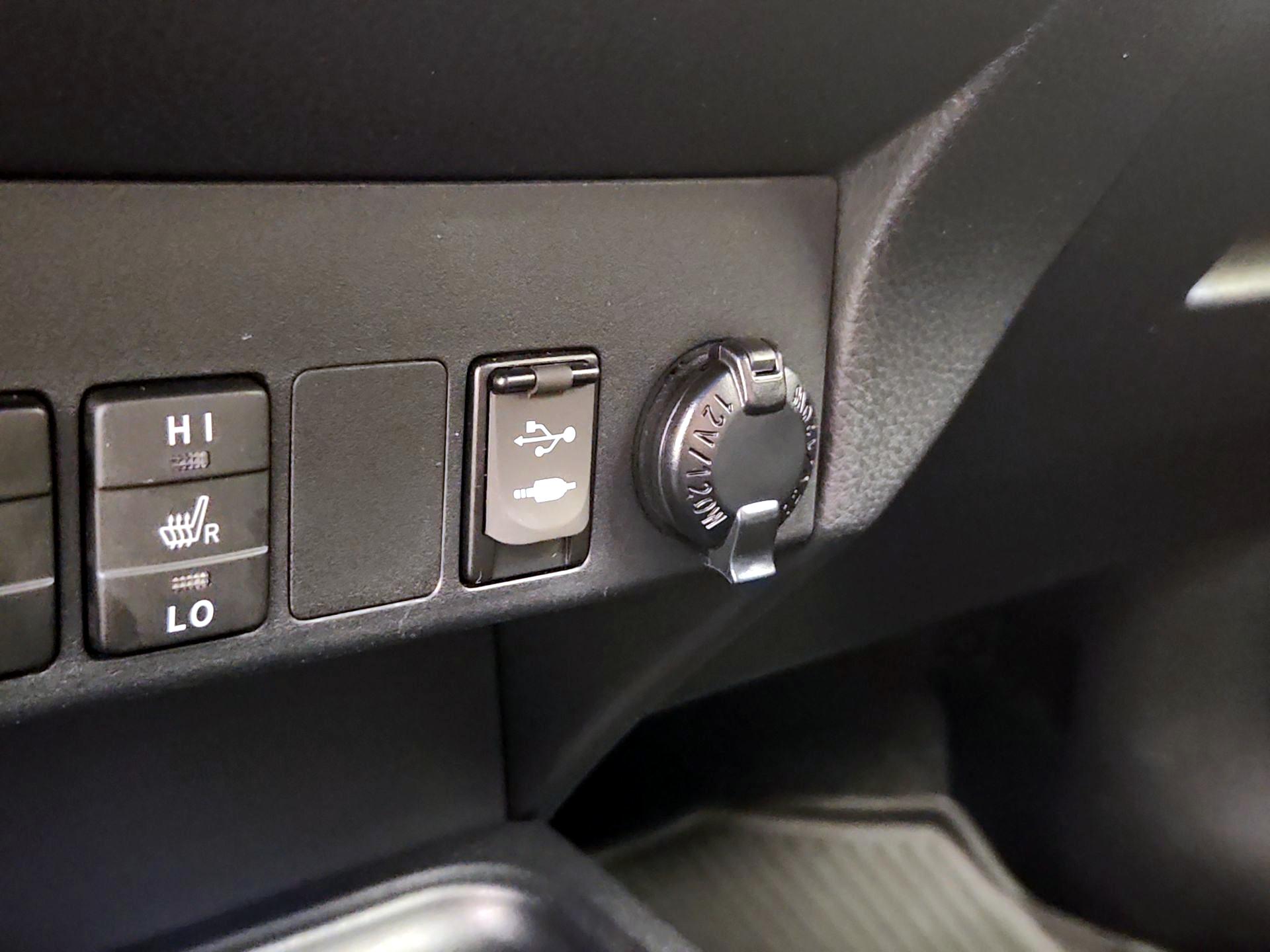 Thumbnail: 2017 Toyota RAV4 - 18