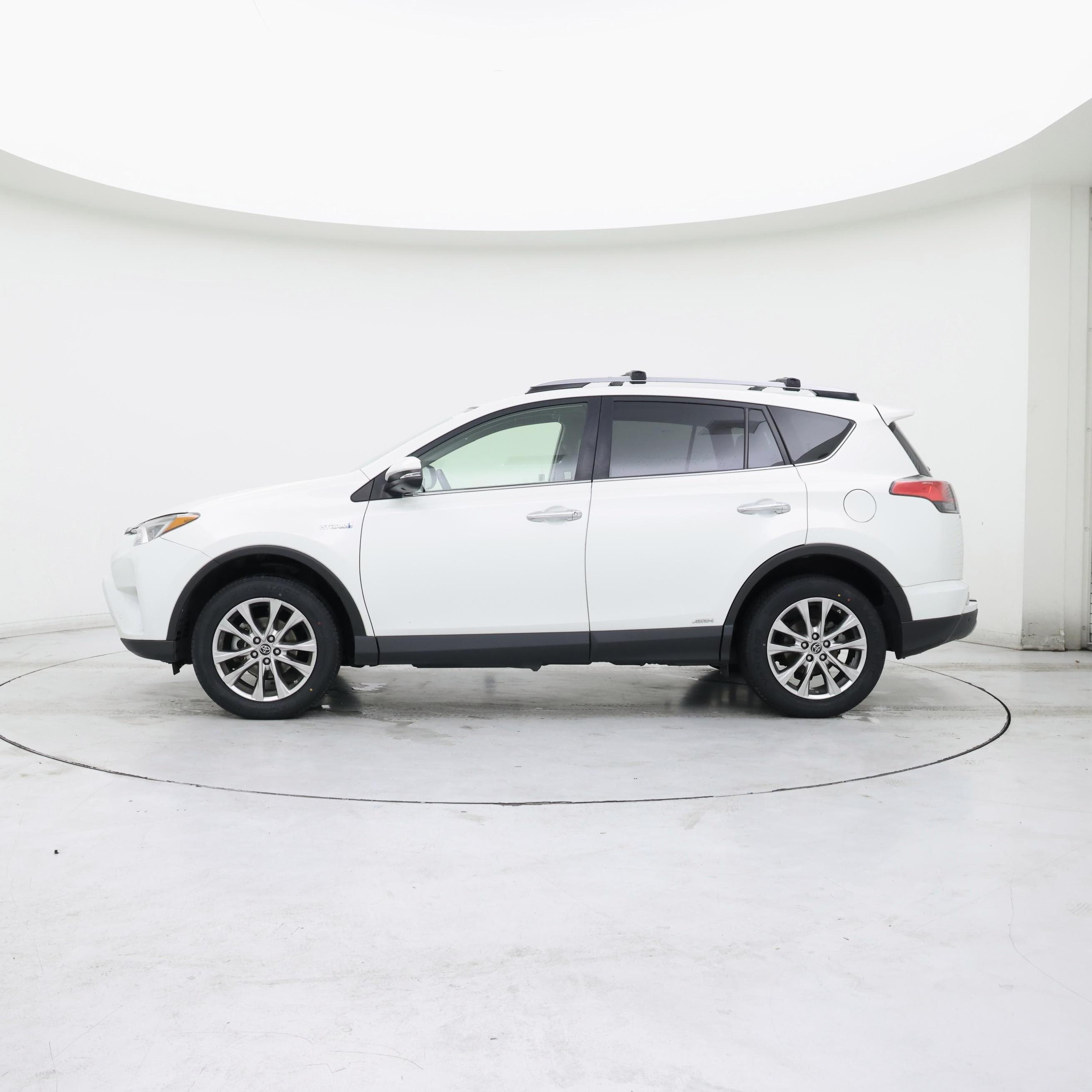 Thumbnail: 2017 Toyota RAV4 - 3