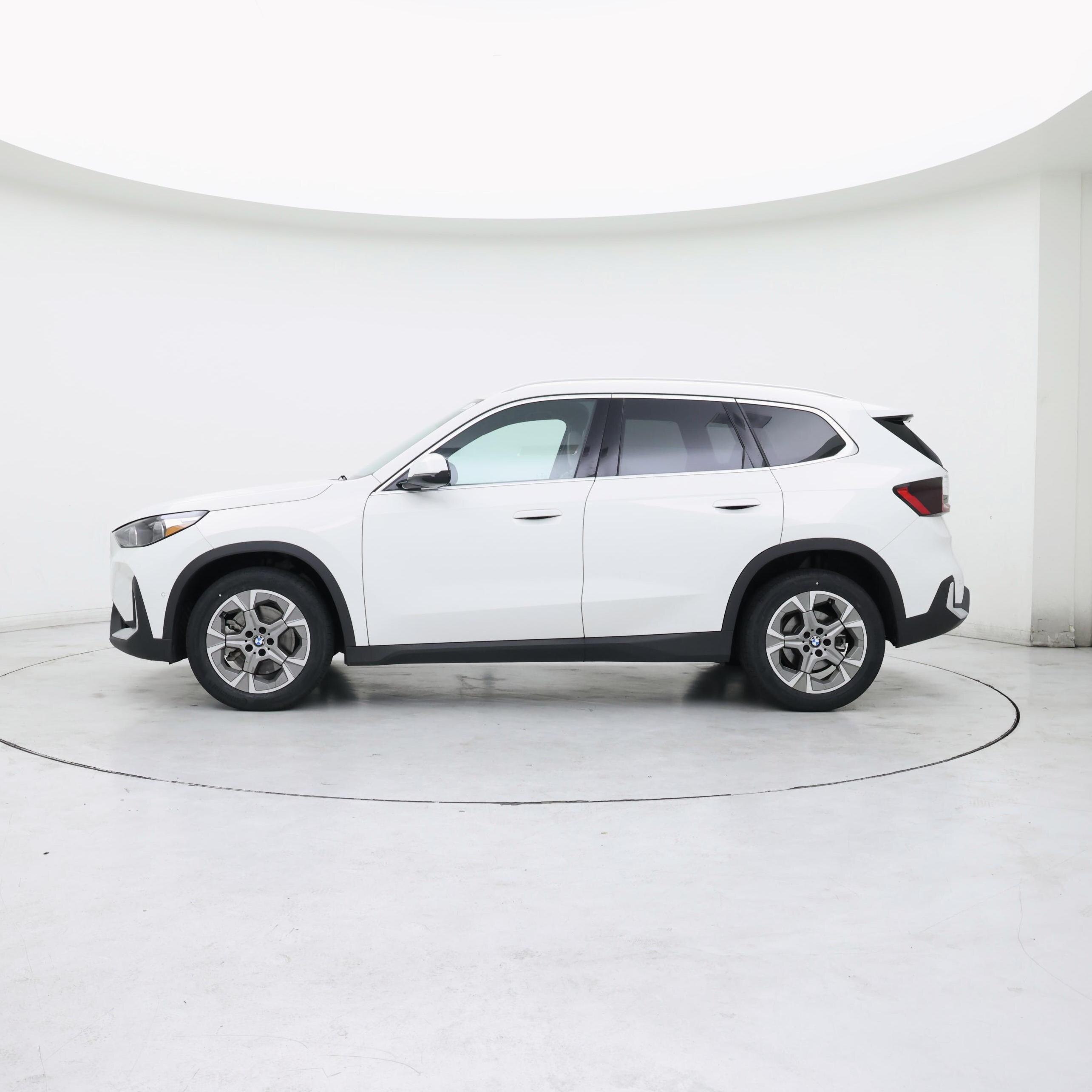 Thumbnail: 2023 BMW X1 - 3