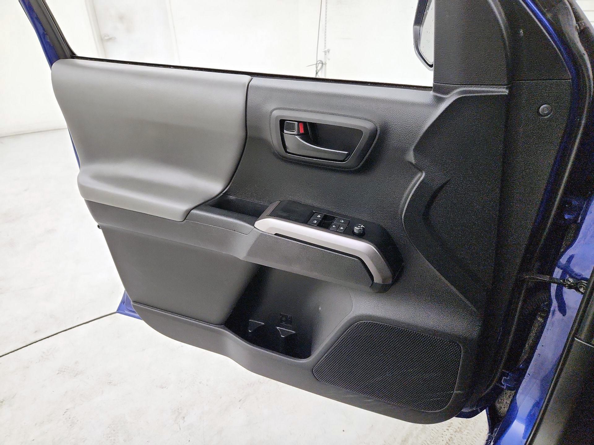 Thumbnail: 2022 Toyota Tacoma - 12