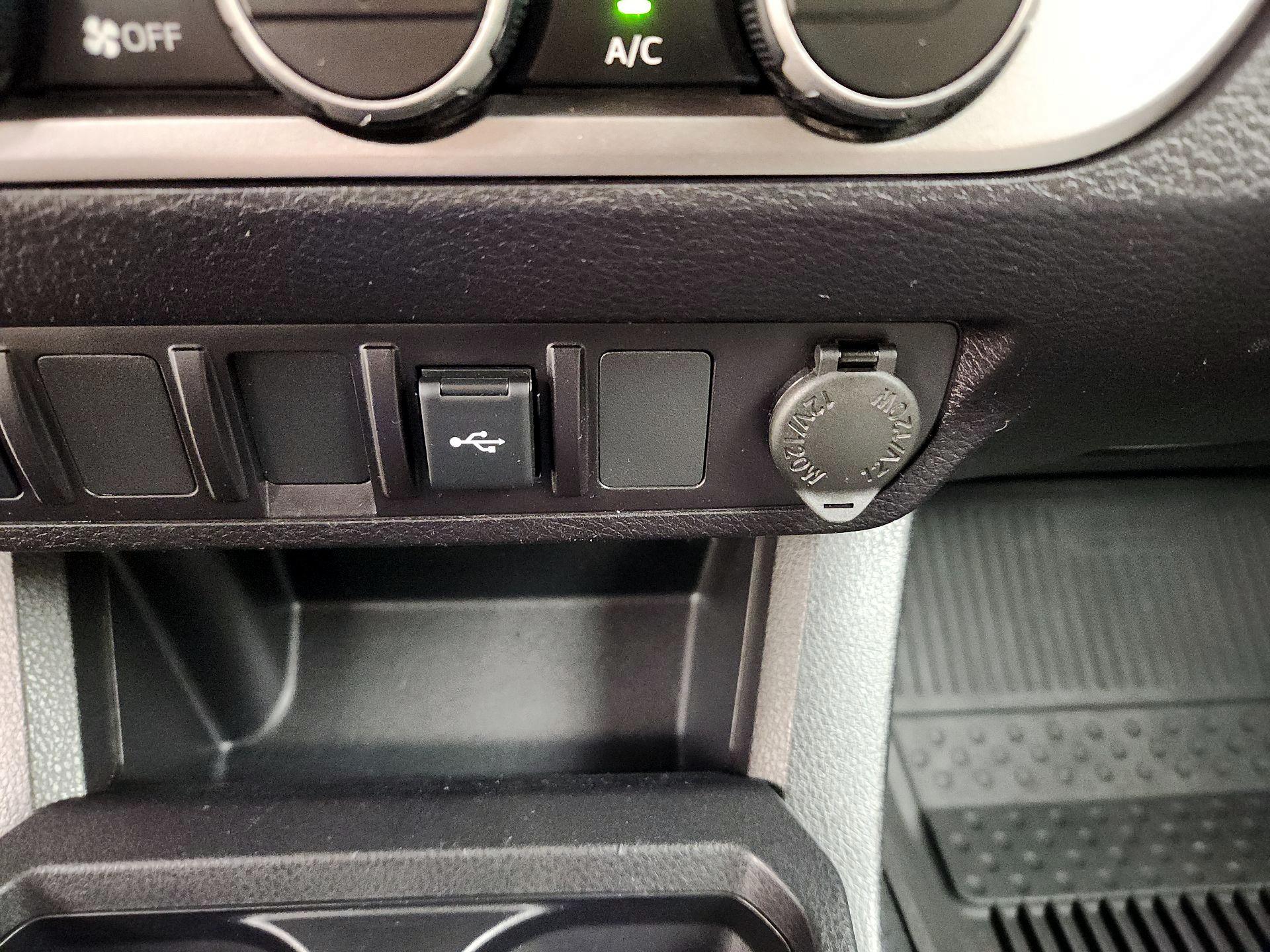 Thumbnail: 2022 Toyota Tacoma - 18