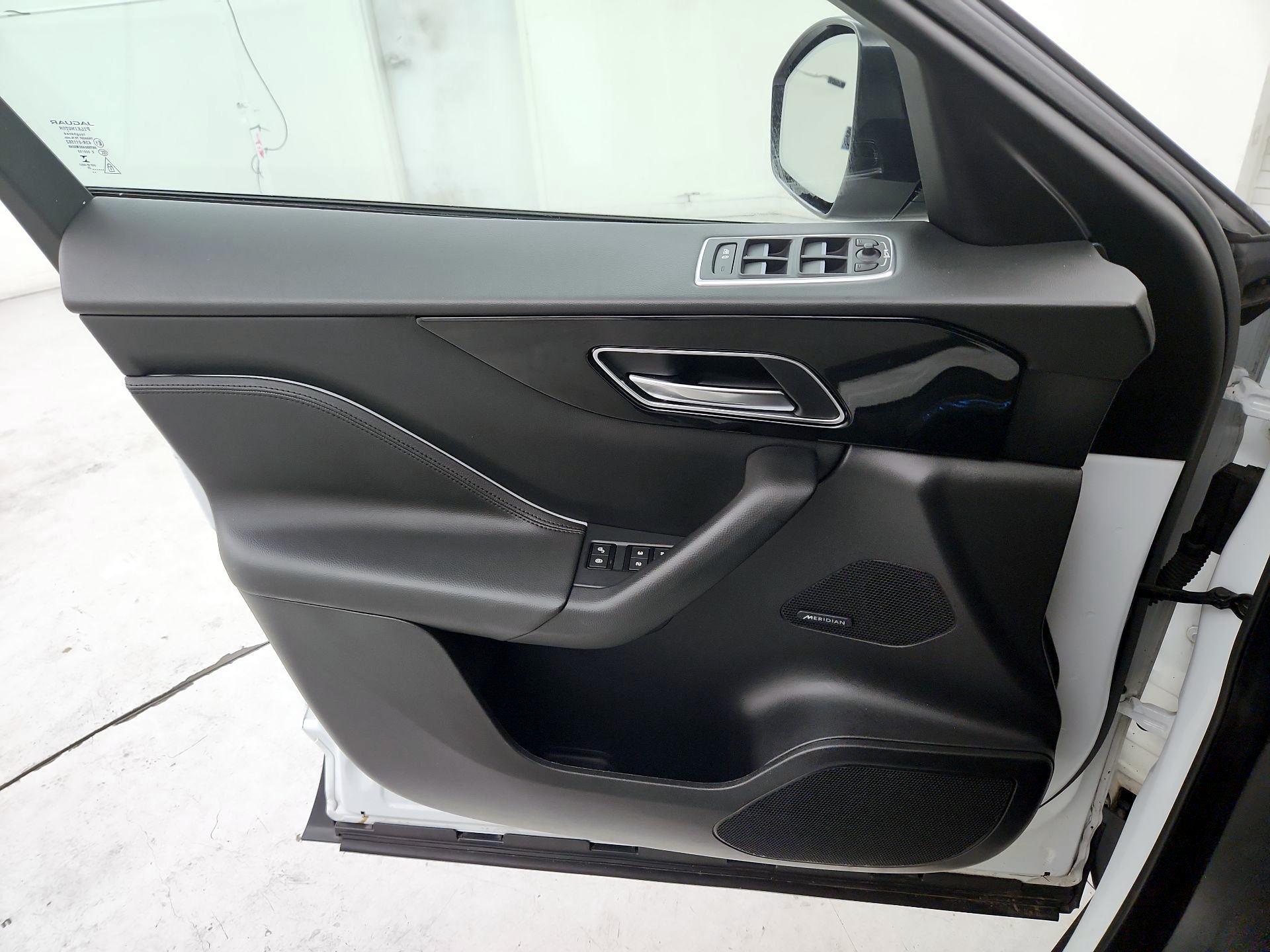 Thumbnail: 2020 Jaguar F-Pace - 12