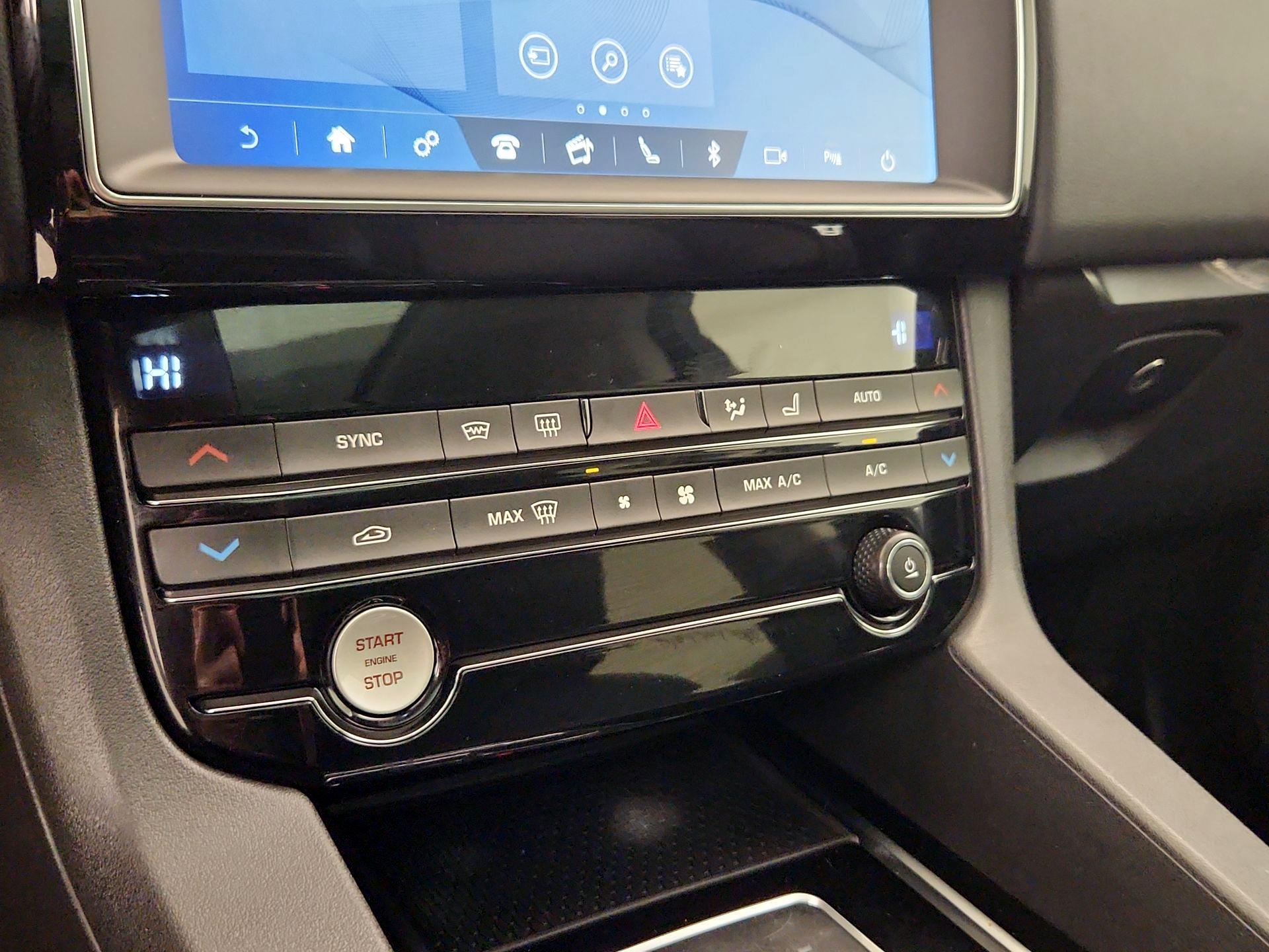 Thumbnail: 2020 Jaguar F-Pace - 16