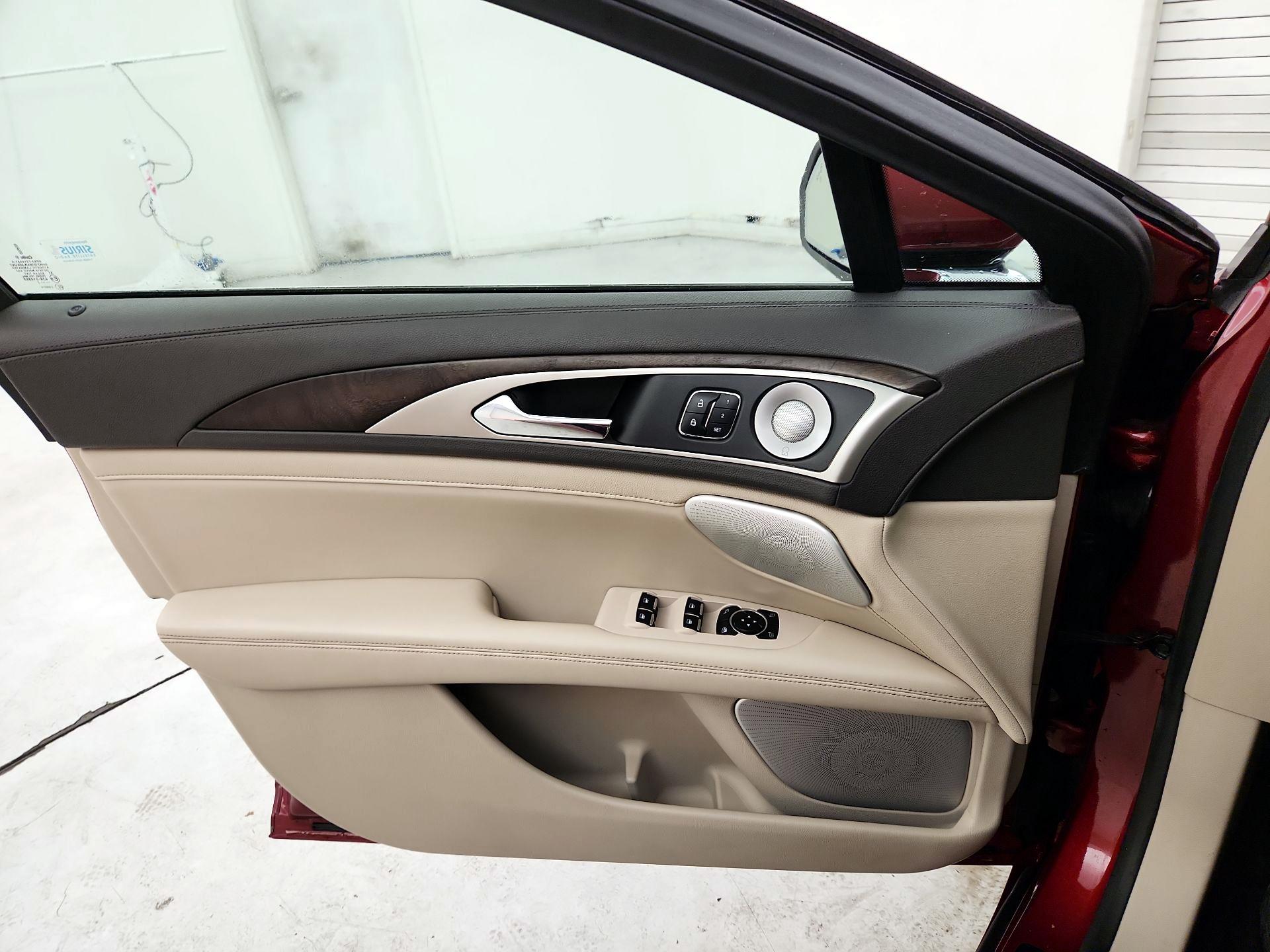 Thumbnail: 2017 Lincoln MKZ - 12