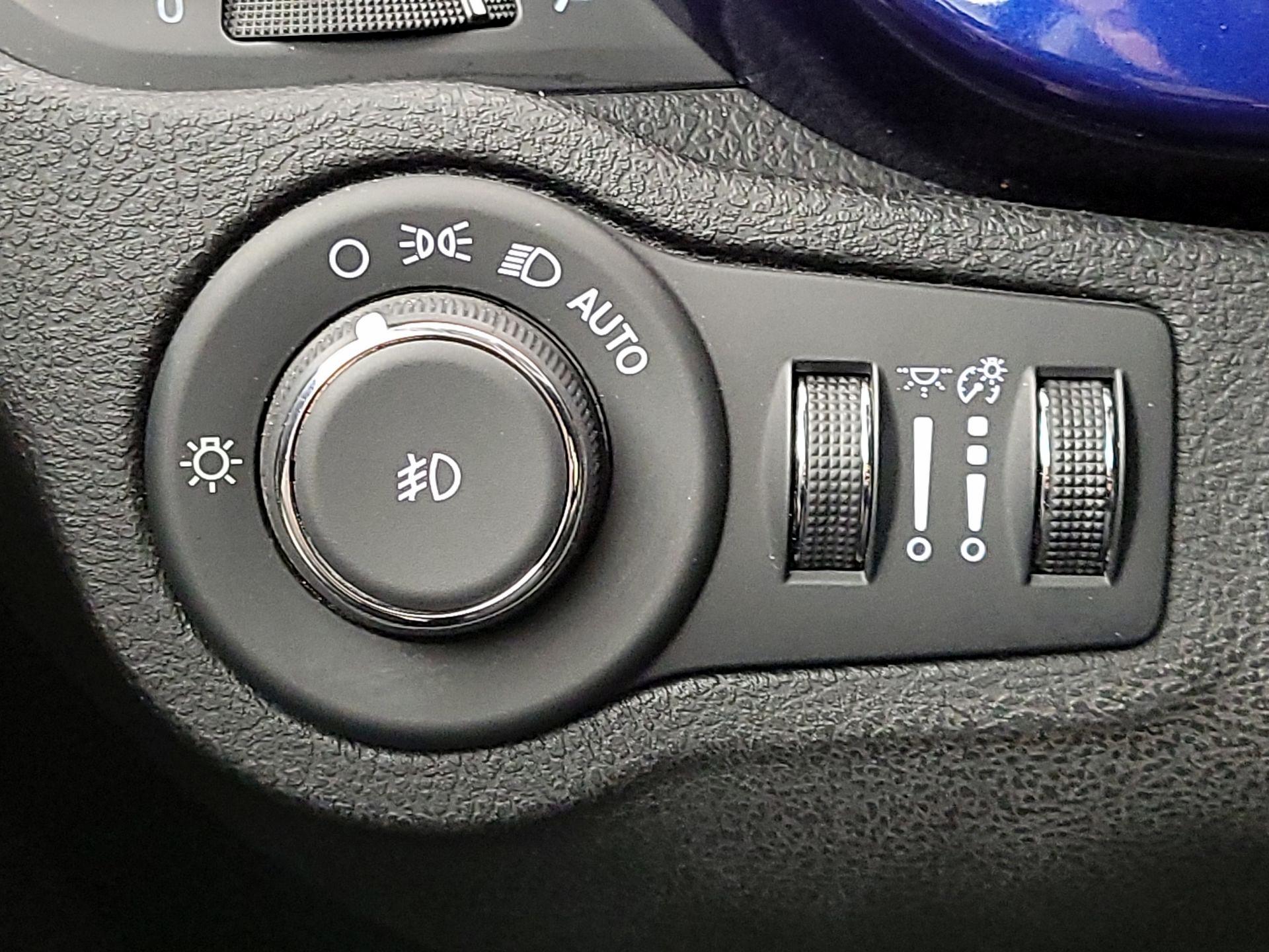 Thumbnail: 2017 Fiat 500X - 13