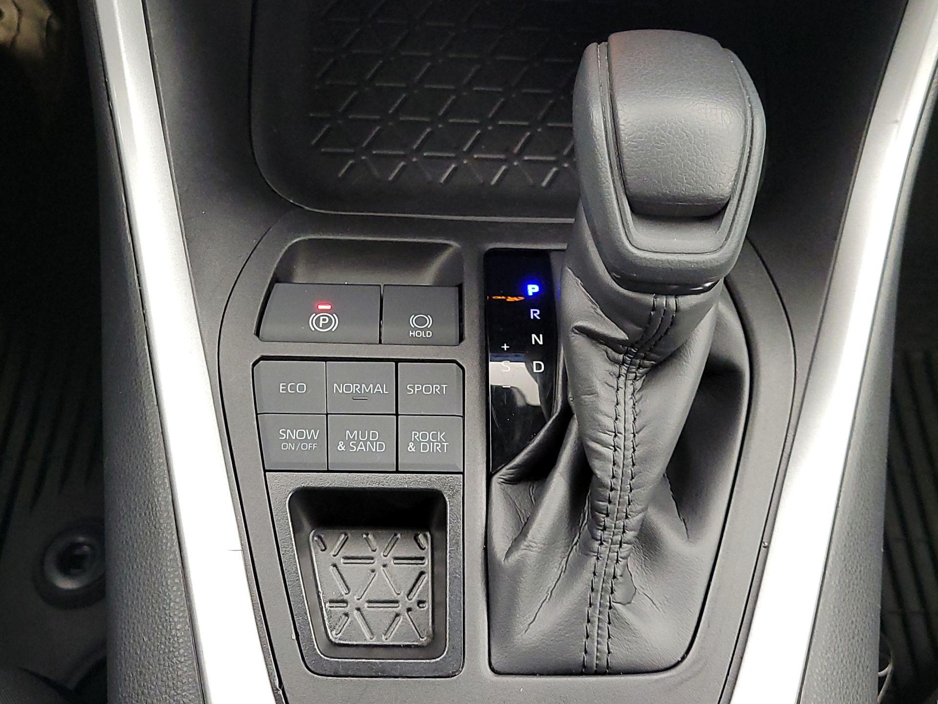 Thumbnail: 2023 Toyota RAV4 - 17