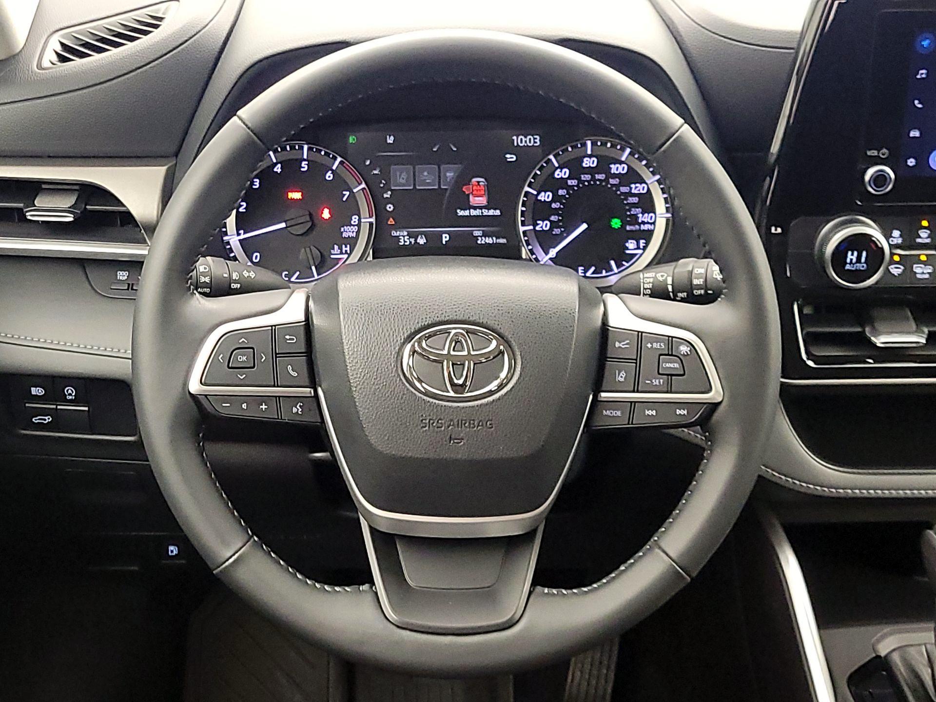 Thumbnail: 2023 Toyota Highlander - 10