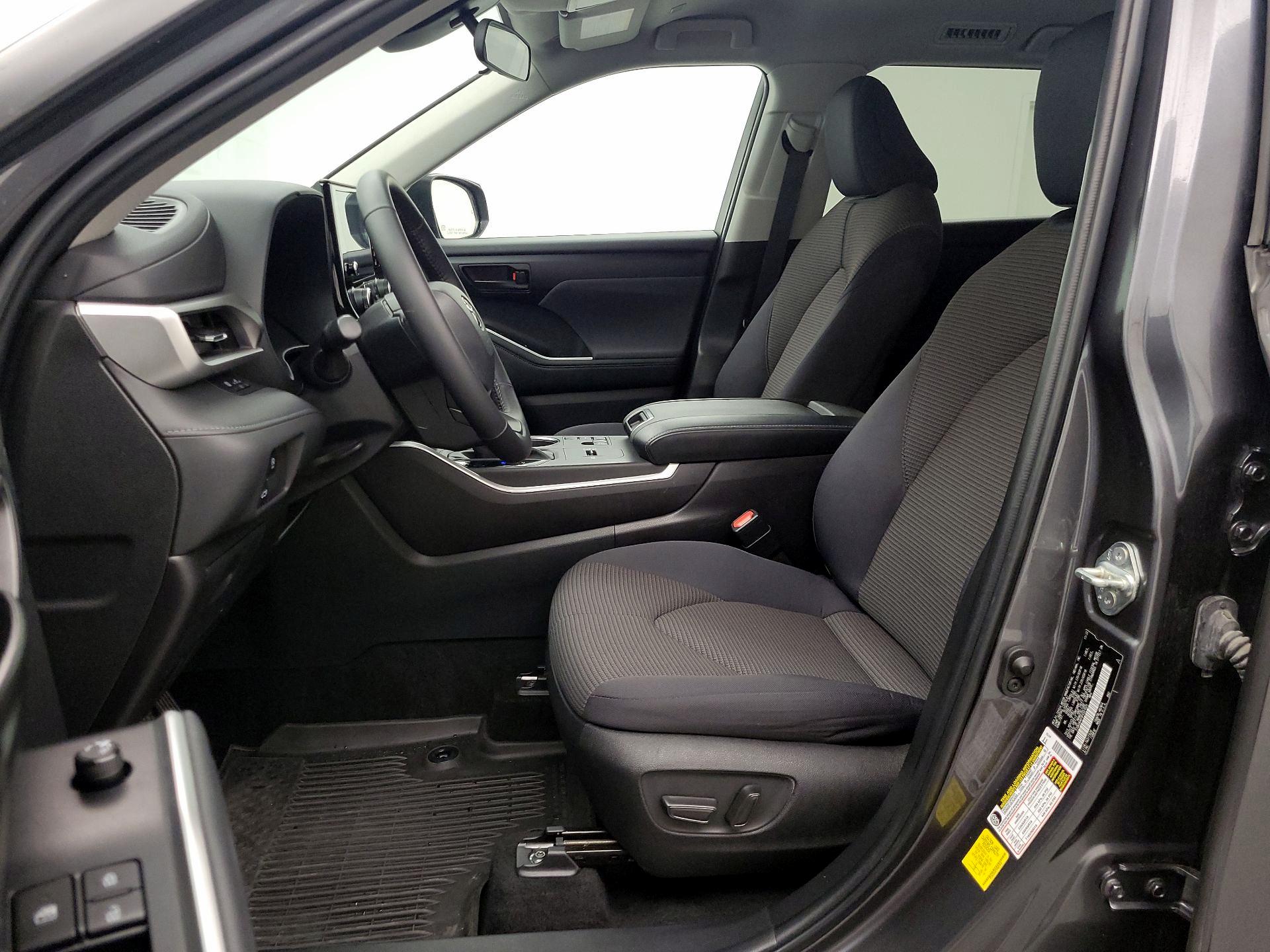 Thumbnail: 2023 Toyota Highlander - 11