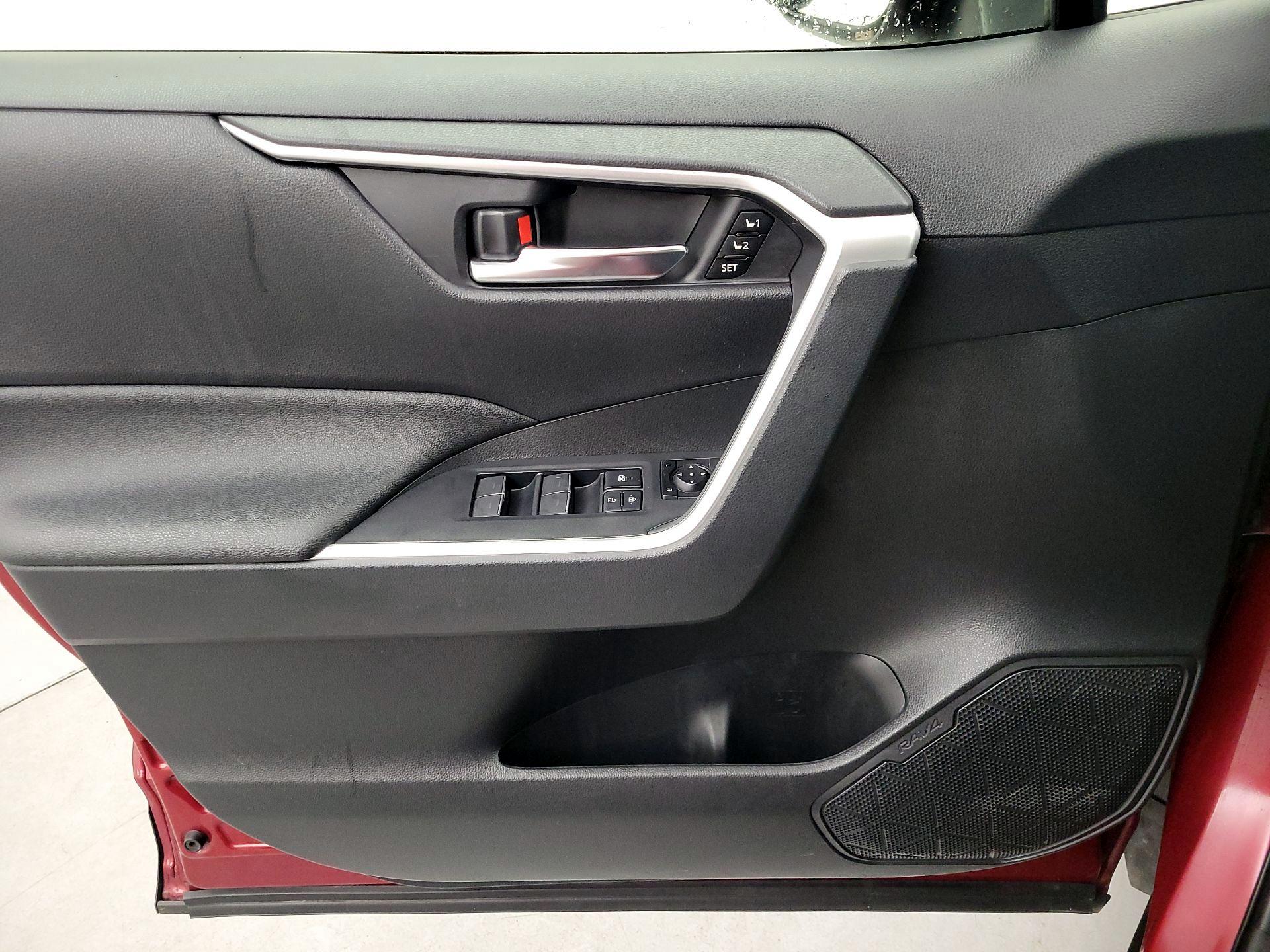 Thumbnail: 2022 Toyota RAV4 - 12