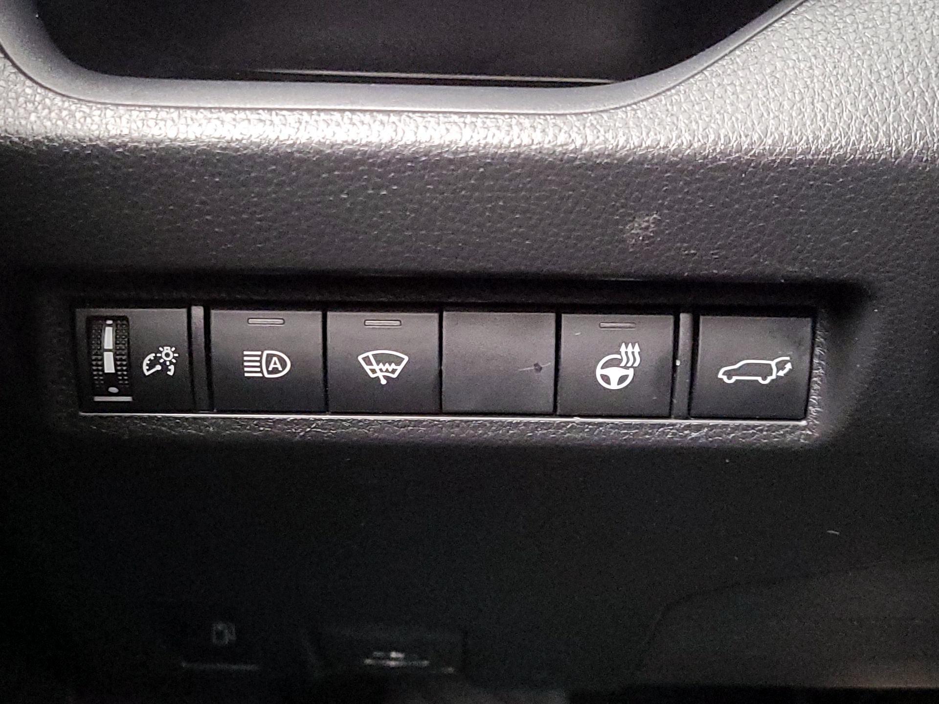 Thumbnail: 2022 Toyota RAV4 - 13