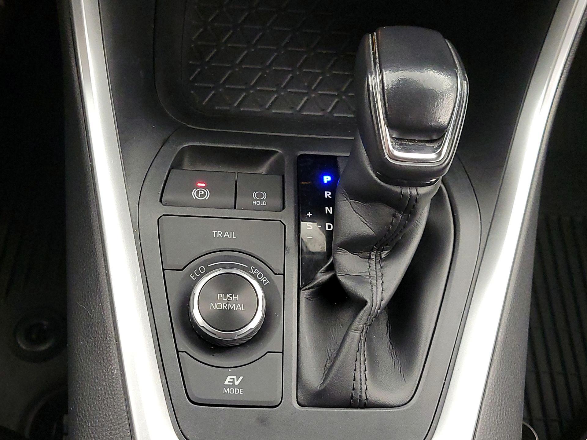 Thumbnail: 2022 Toyota RAV4 - 17