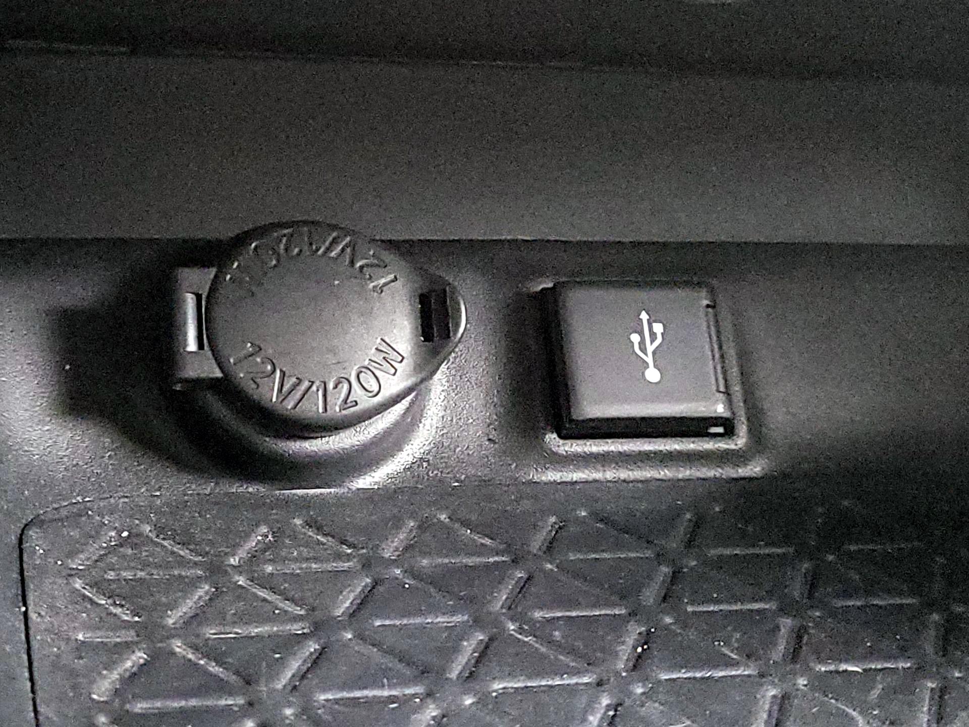 Thumbnail: 2022 Toyota RAV4 - 18