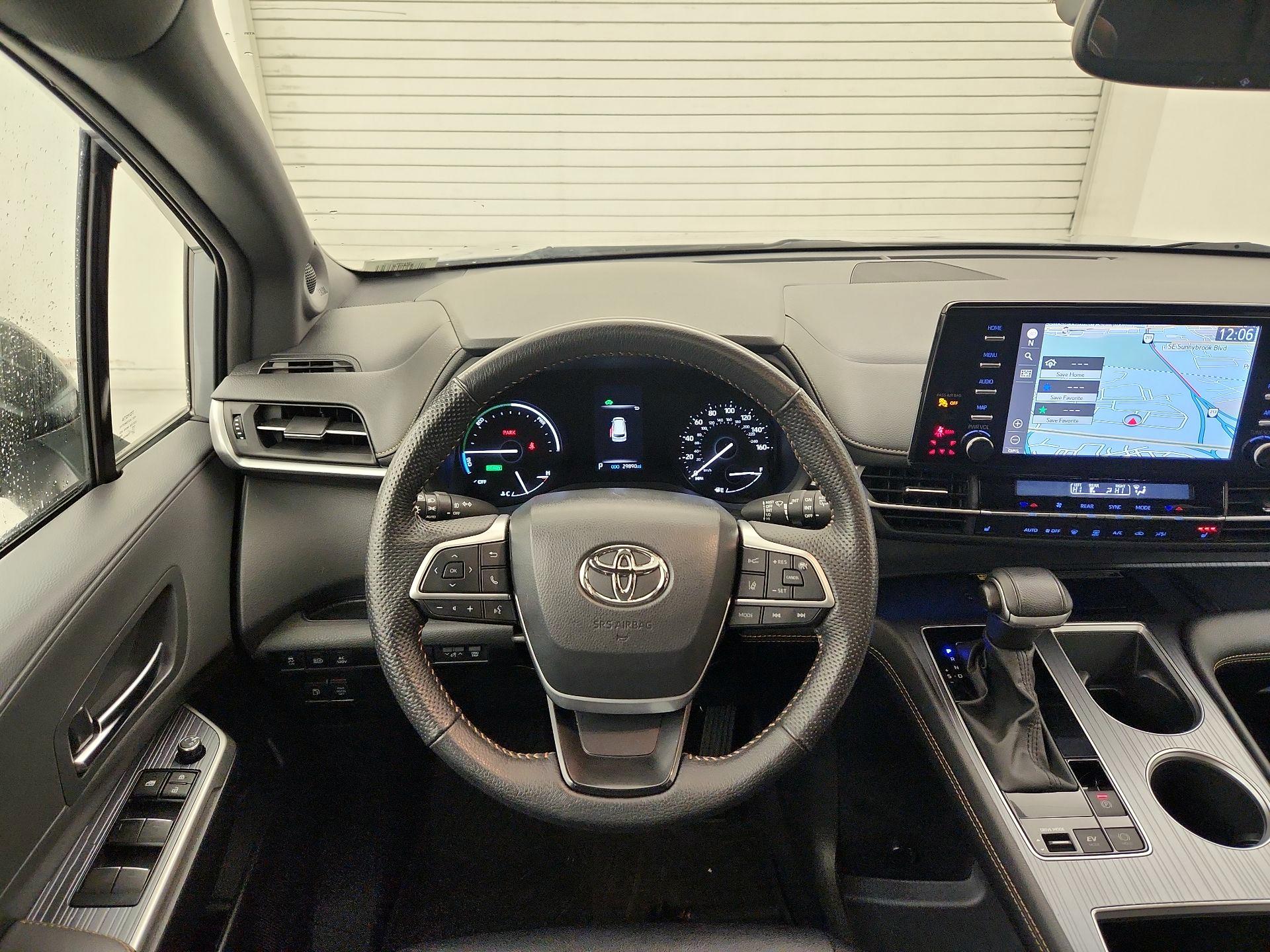 Thumbnail: 2024 Toyota Sienna - 10