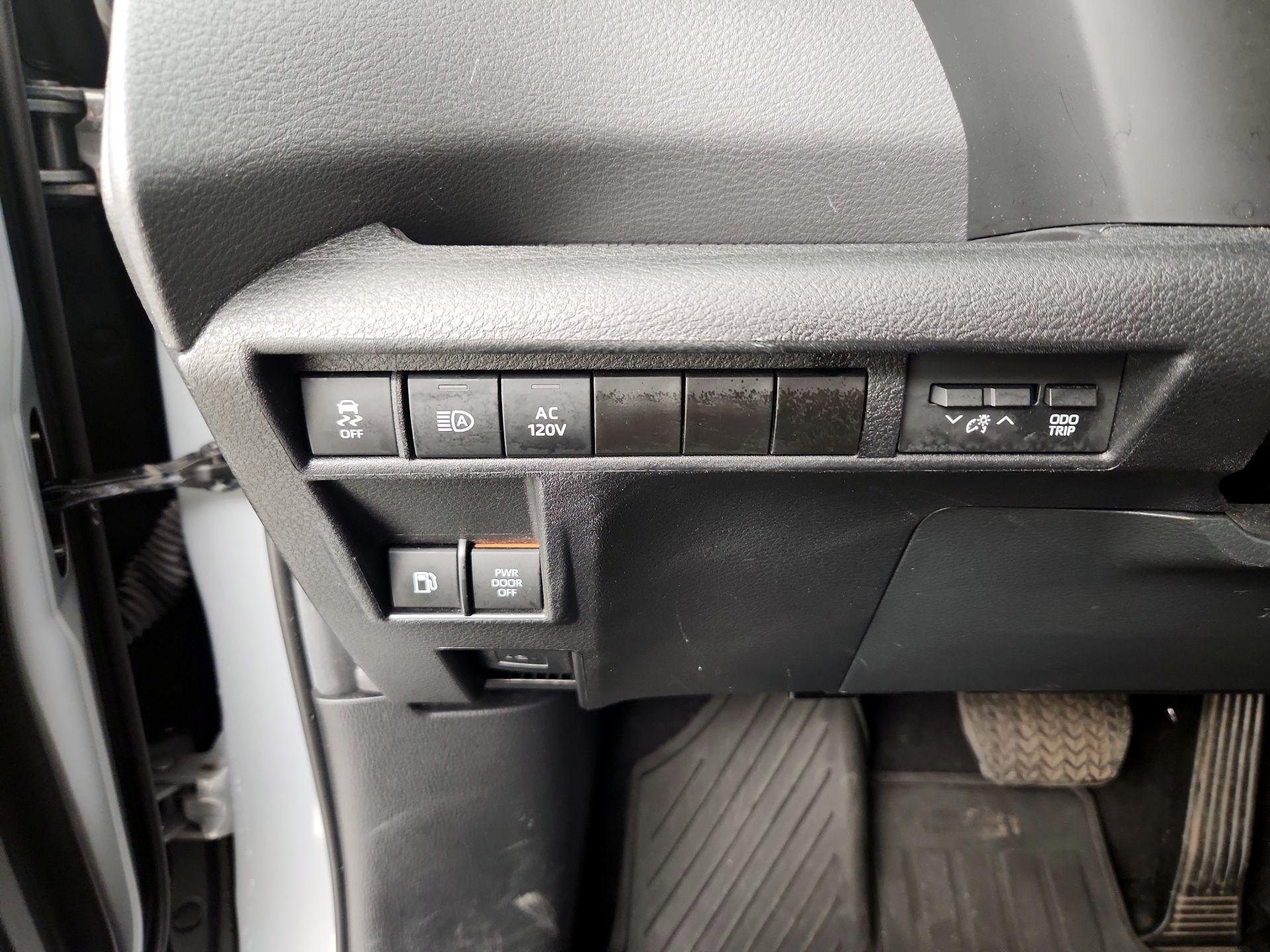 Thumbnail: 2024 Toyota Sienna - 13