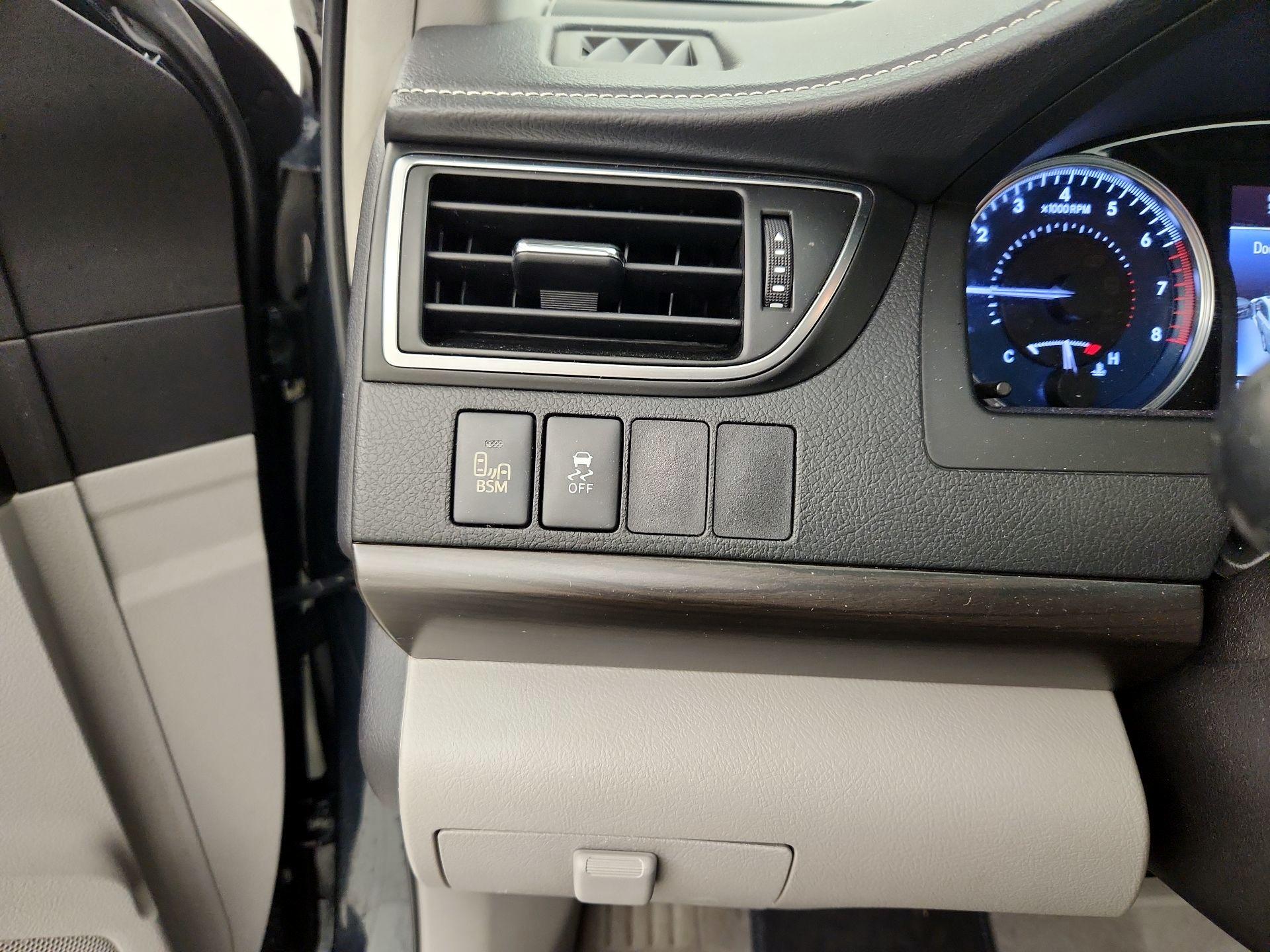 Thumbnail: 2015 Toyota Camry - 13