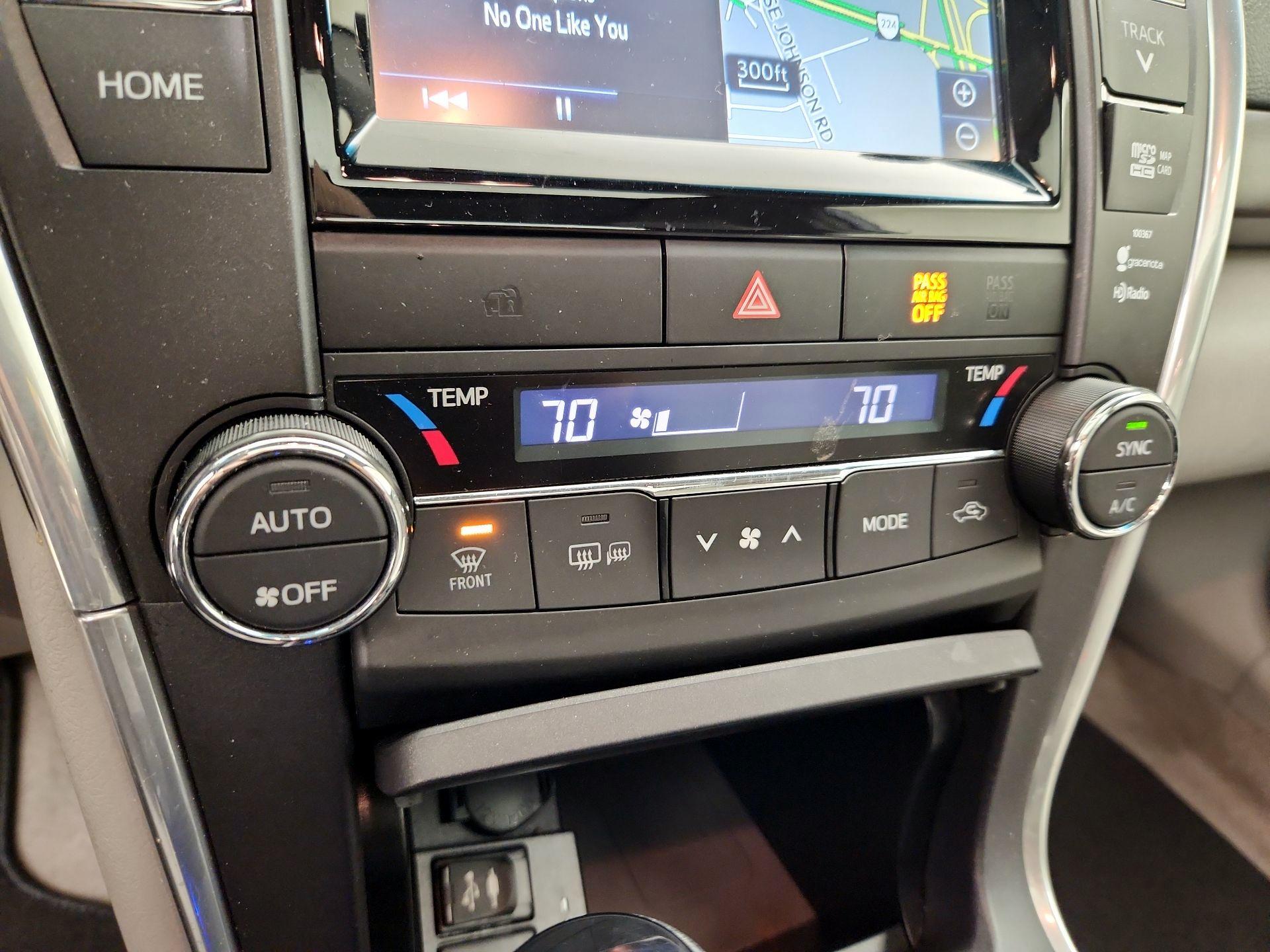 Thumbnail: 2015 Toyota Camry - 17