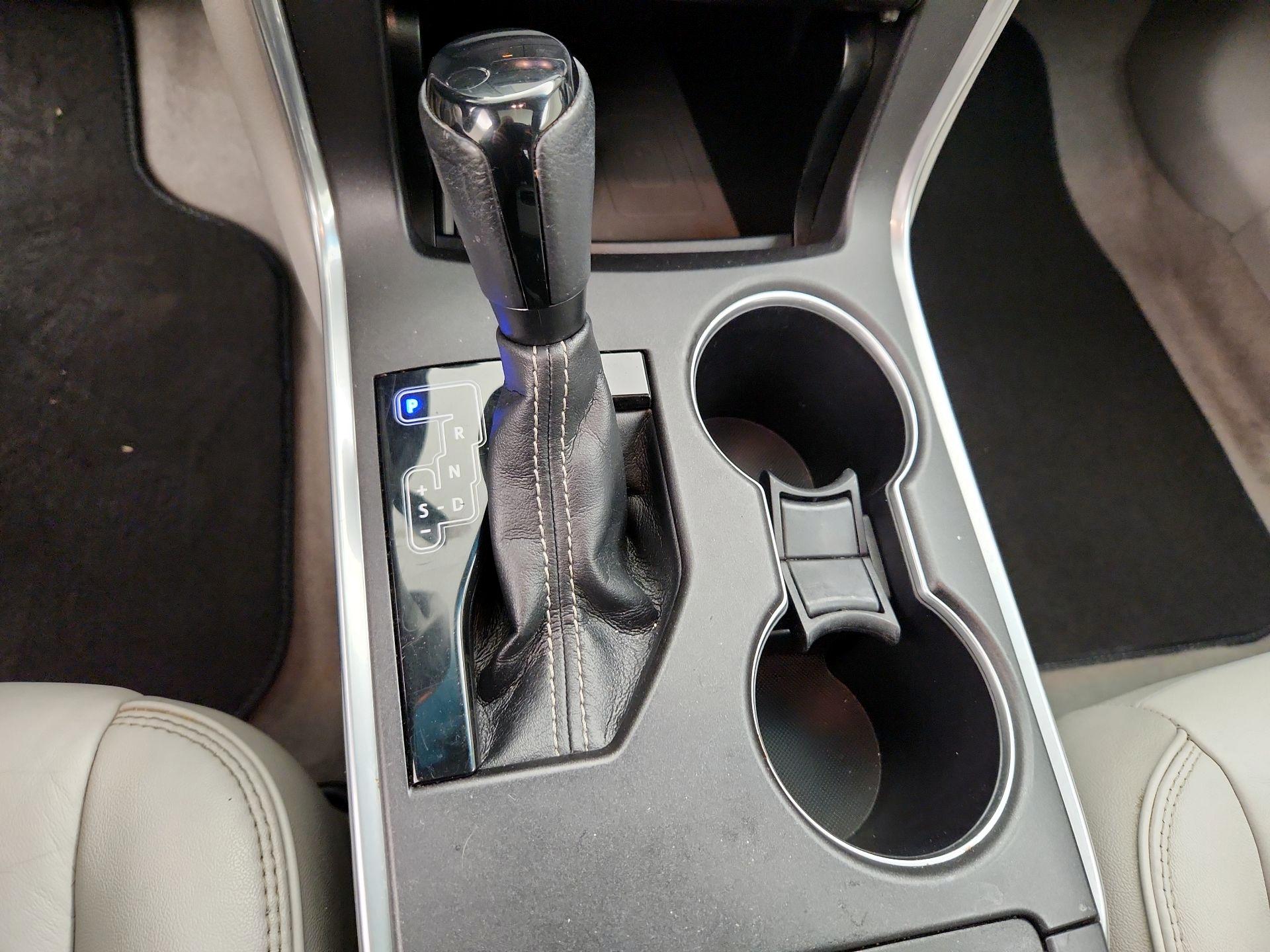 Thumbnail: 2015 Toyota Camry - 18