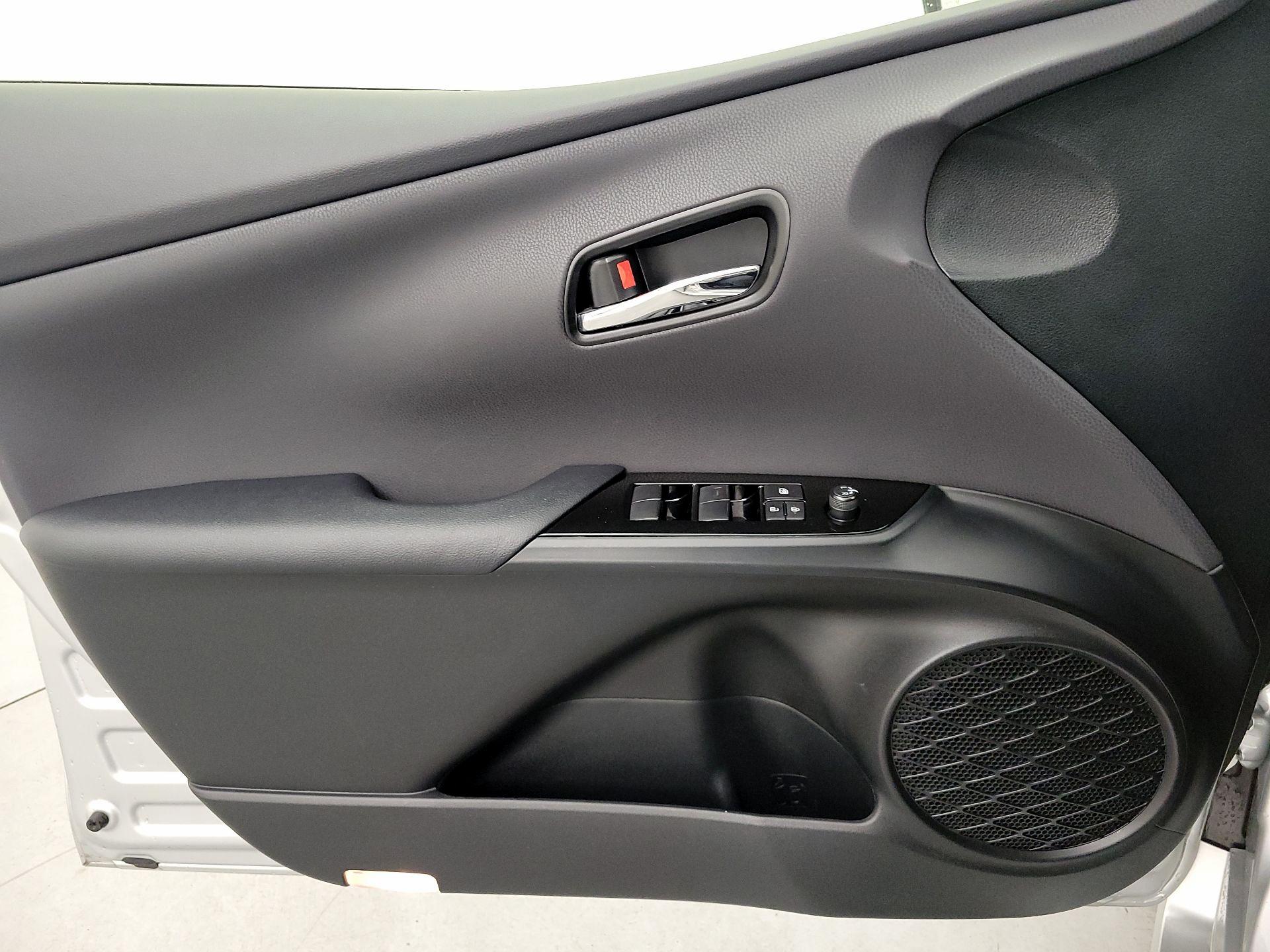 Thumbnail: 2022 Toyota Prius - 12