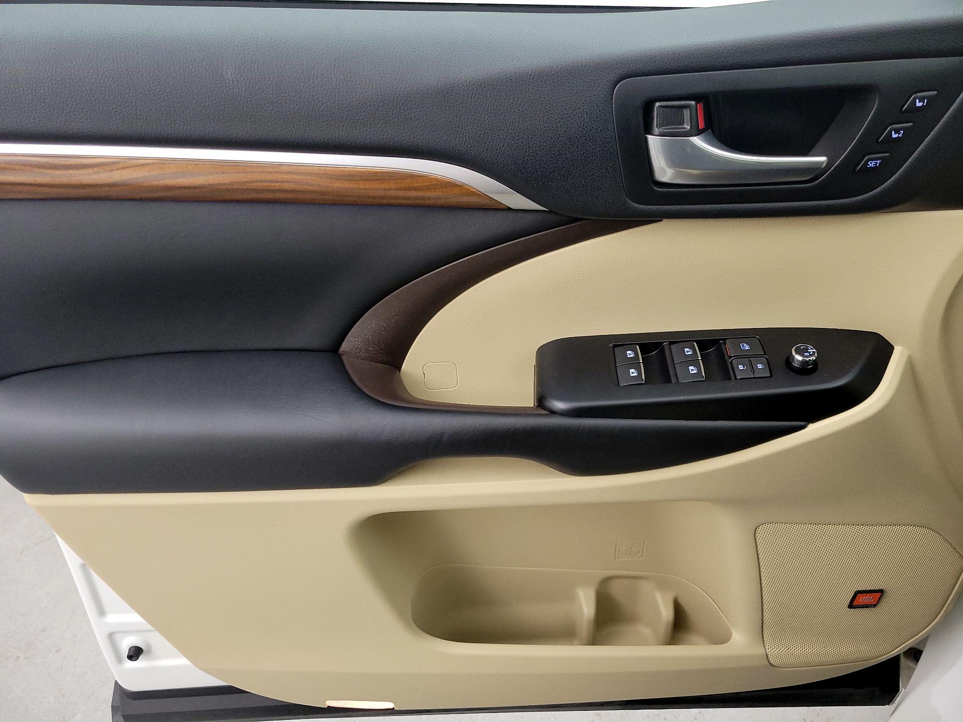 Thumbnail: 2018 Toyota Highlander - 12