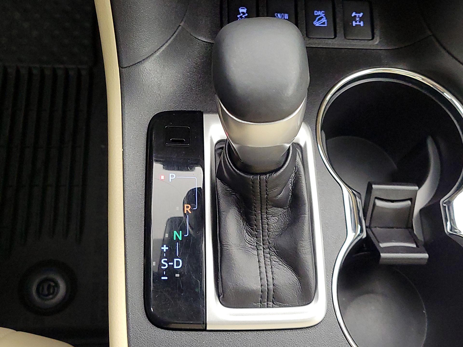 Thumbnail: 2018 Toyota Highlander - 18