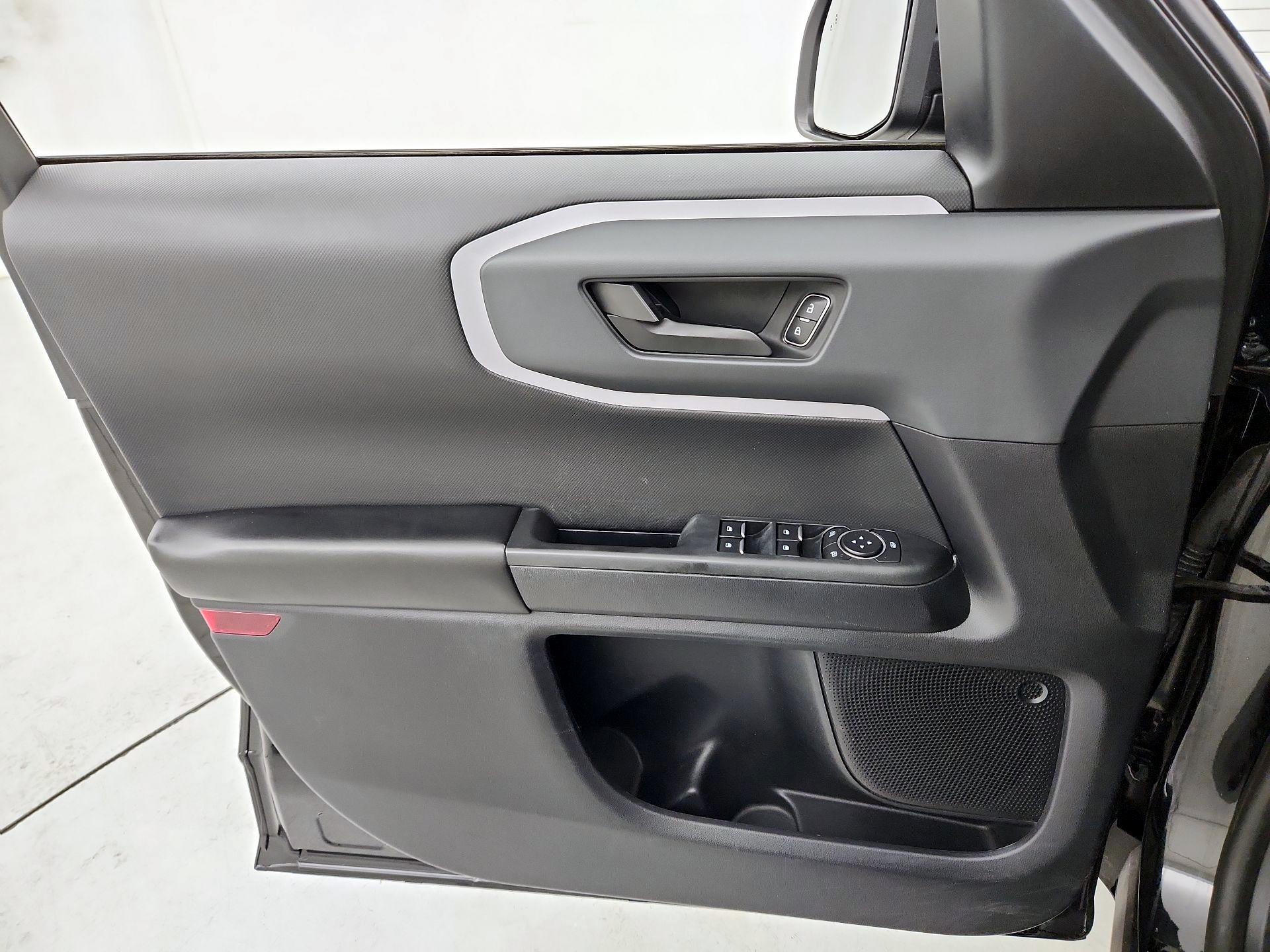 Thumbnail: 2022 Ford Bronco Sport - 12