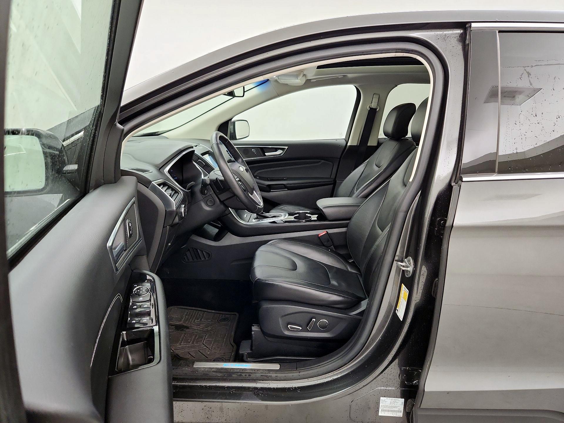 Thumbnail: 2016 Ford Edge - 11