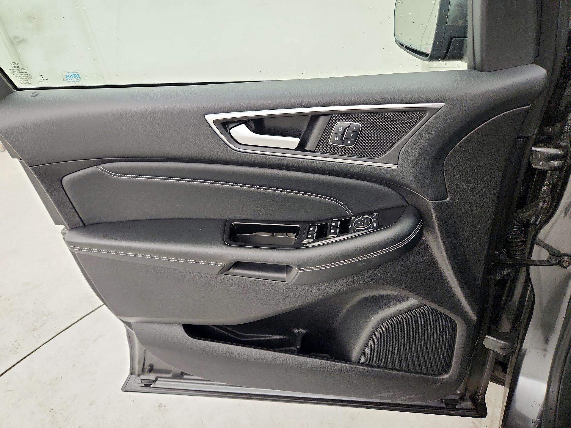 Thumbnail: 2016 Ford Edge - 12