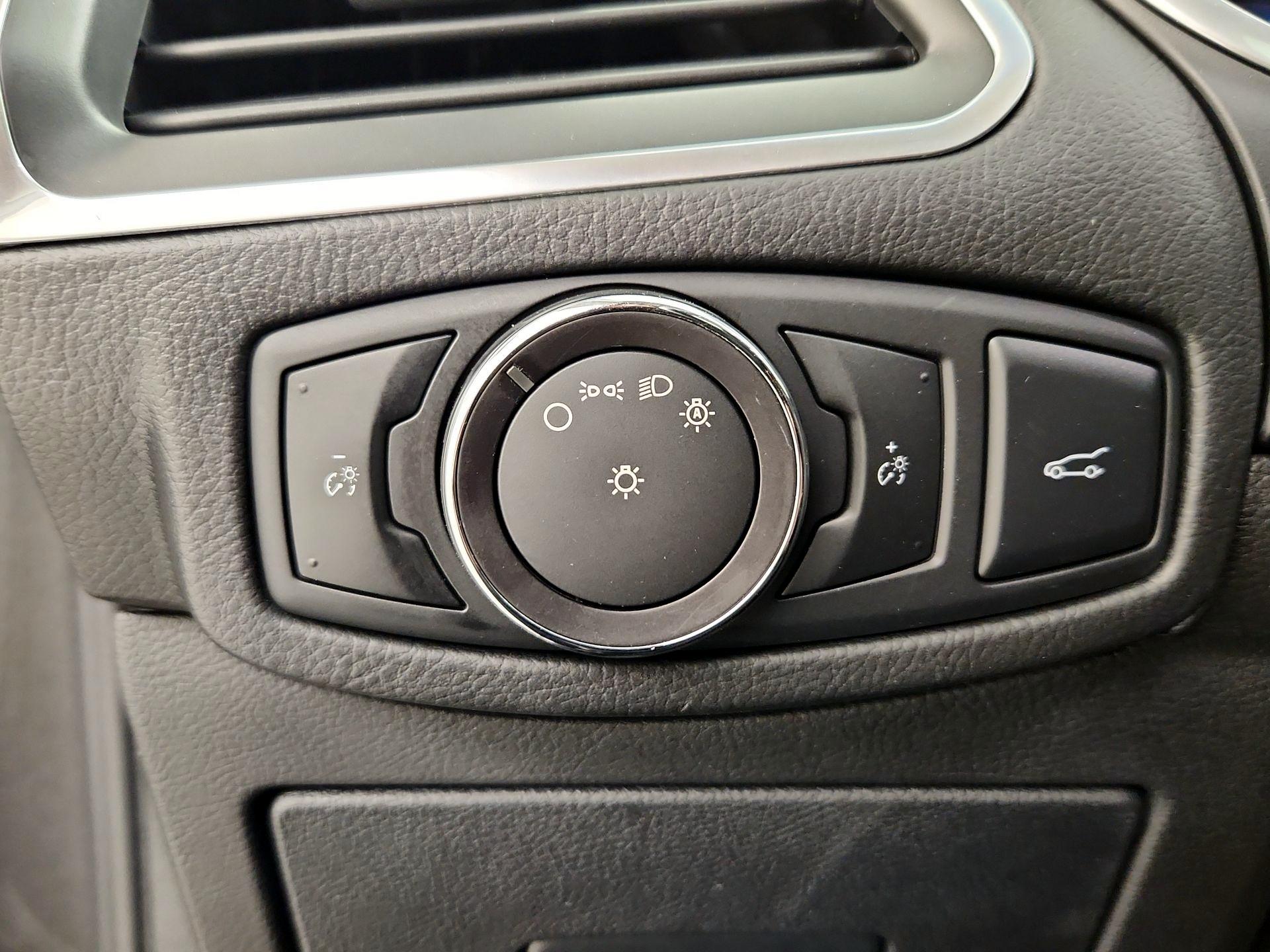 Thumbnail: 2016 Ford Edge - 13