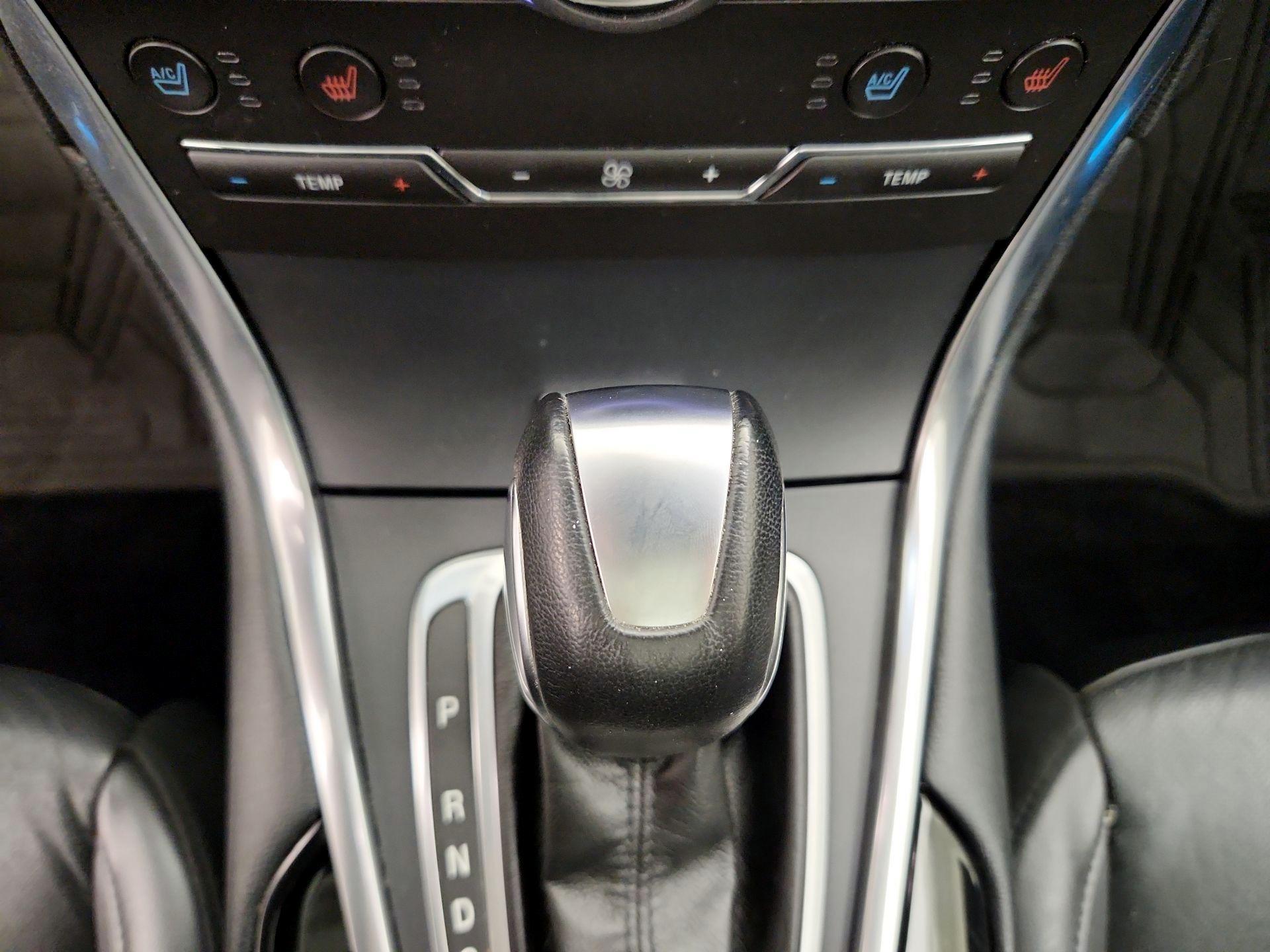 Thumbnail: 2016 Ford Edge - 18