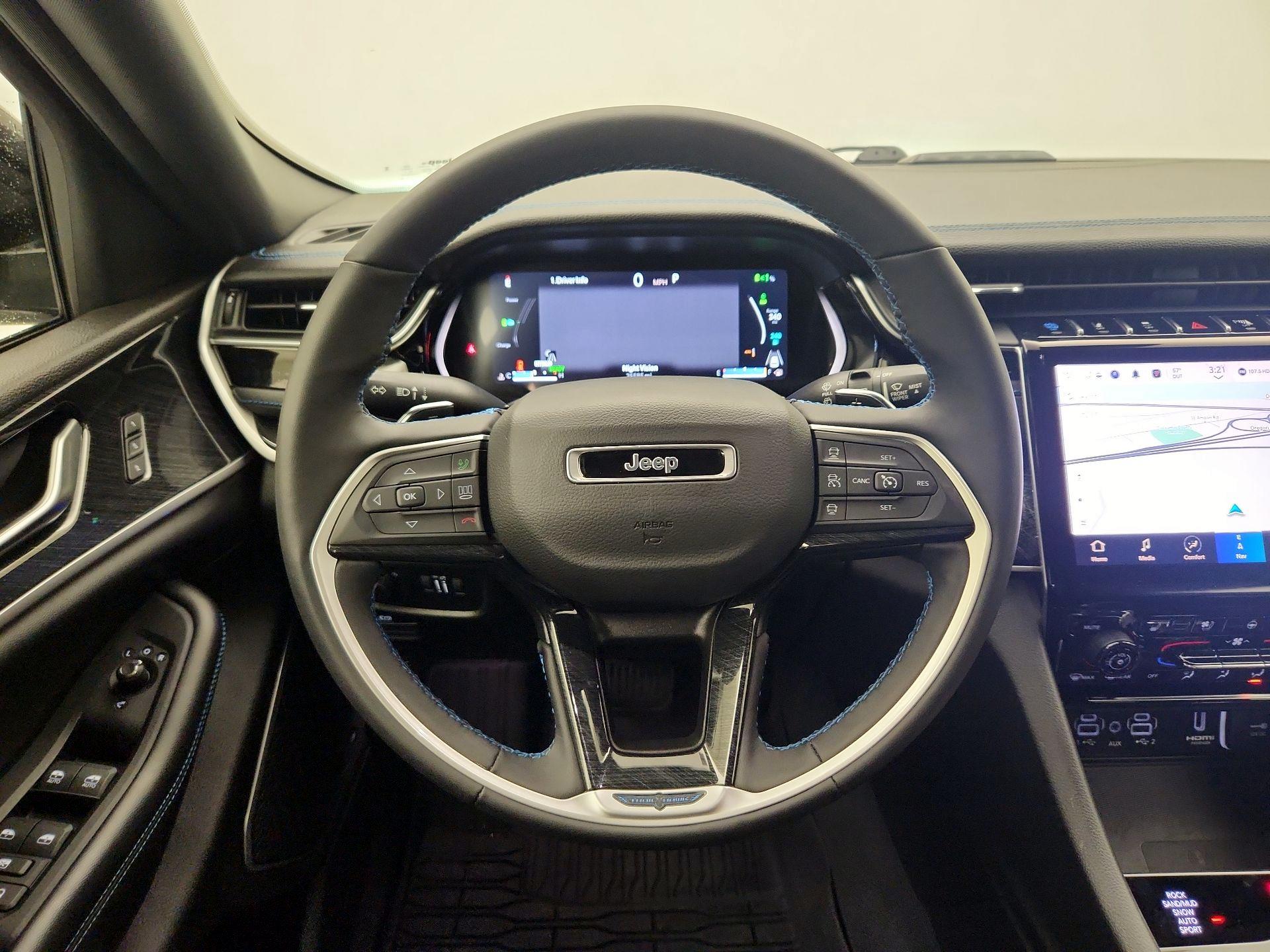 Thumbnail: 2023 Jeep Grand Cherokee - 10