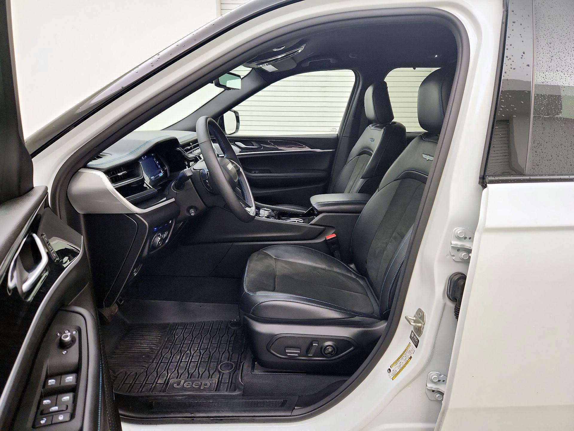 Thumbnail: 2023 Jeep Grand Cherokee - 11