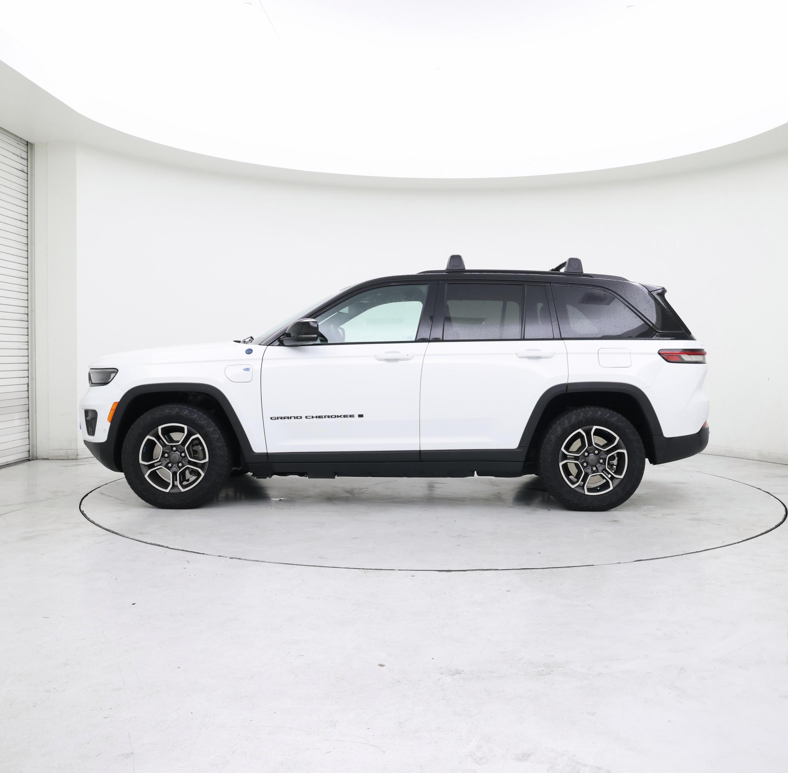 Thumbnail: 2023 Jeep Grand Cherokee - 3